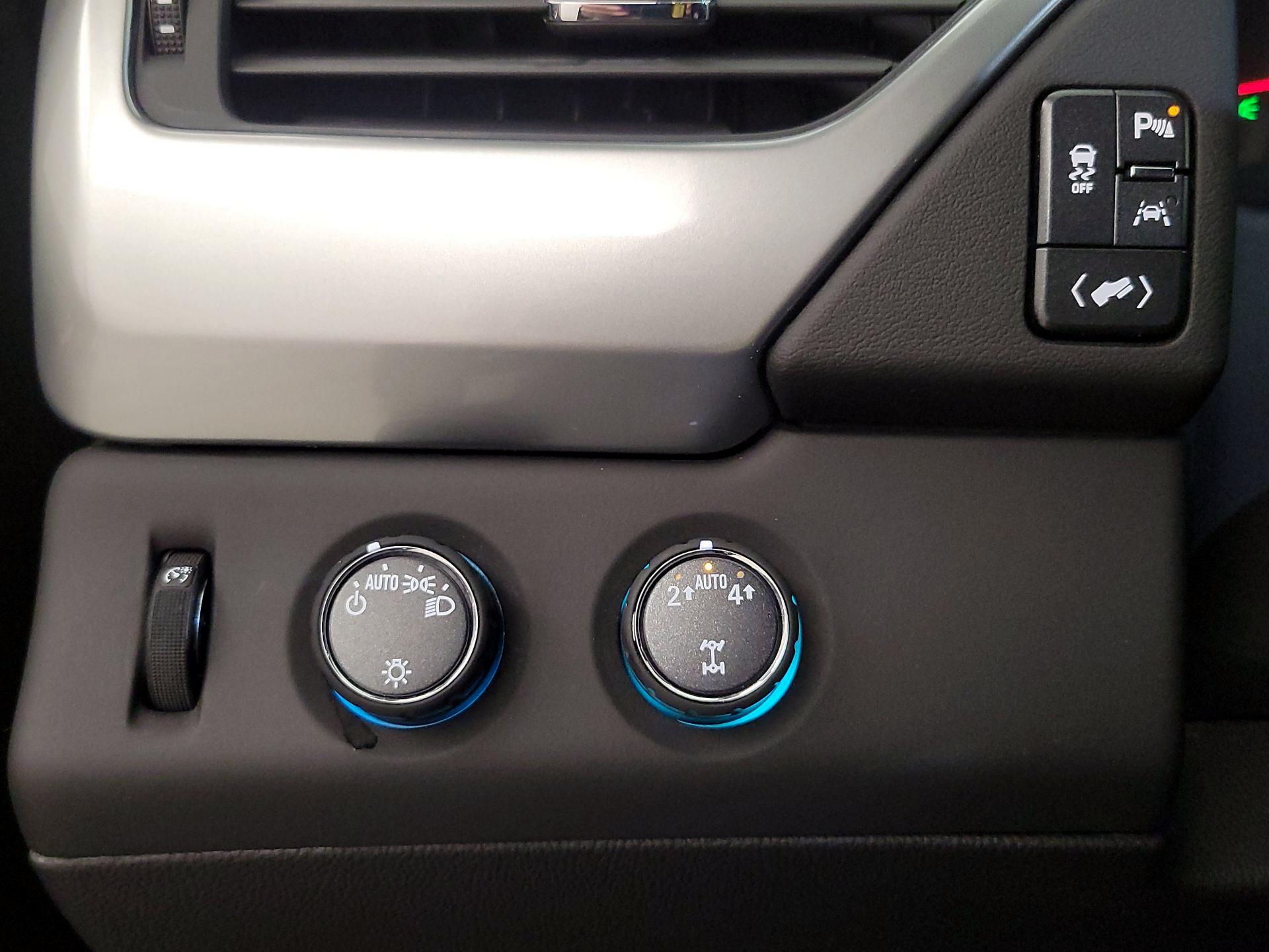 Thumbnail: 2020 Chevrolet Suburban - 13