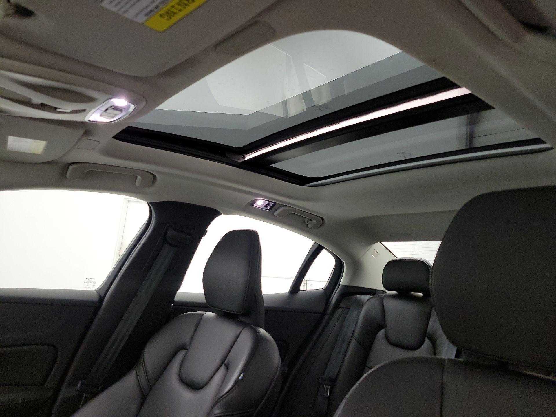 Thumbnail: 2021 Volvo S60 - 19