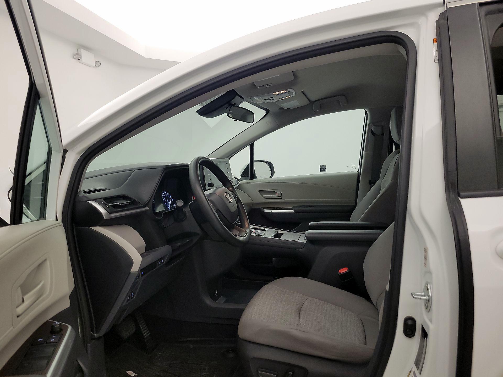 Thumbnail: 2023 Toyota Sienna - 11