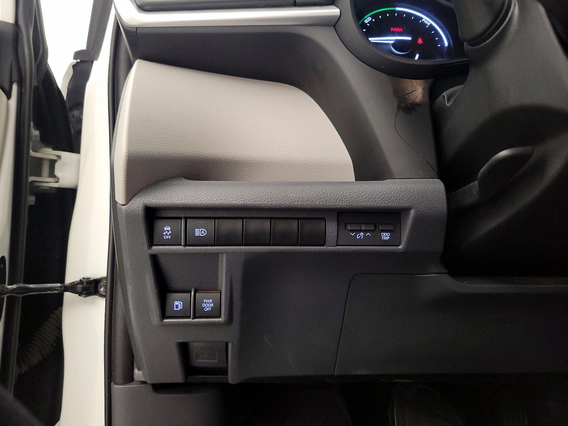 Thumbnail: 2023 Toyota Sienna - 13