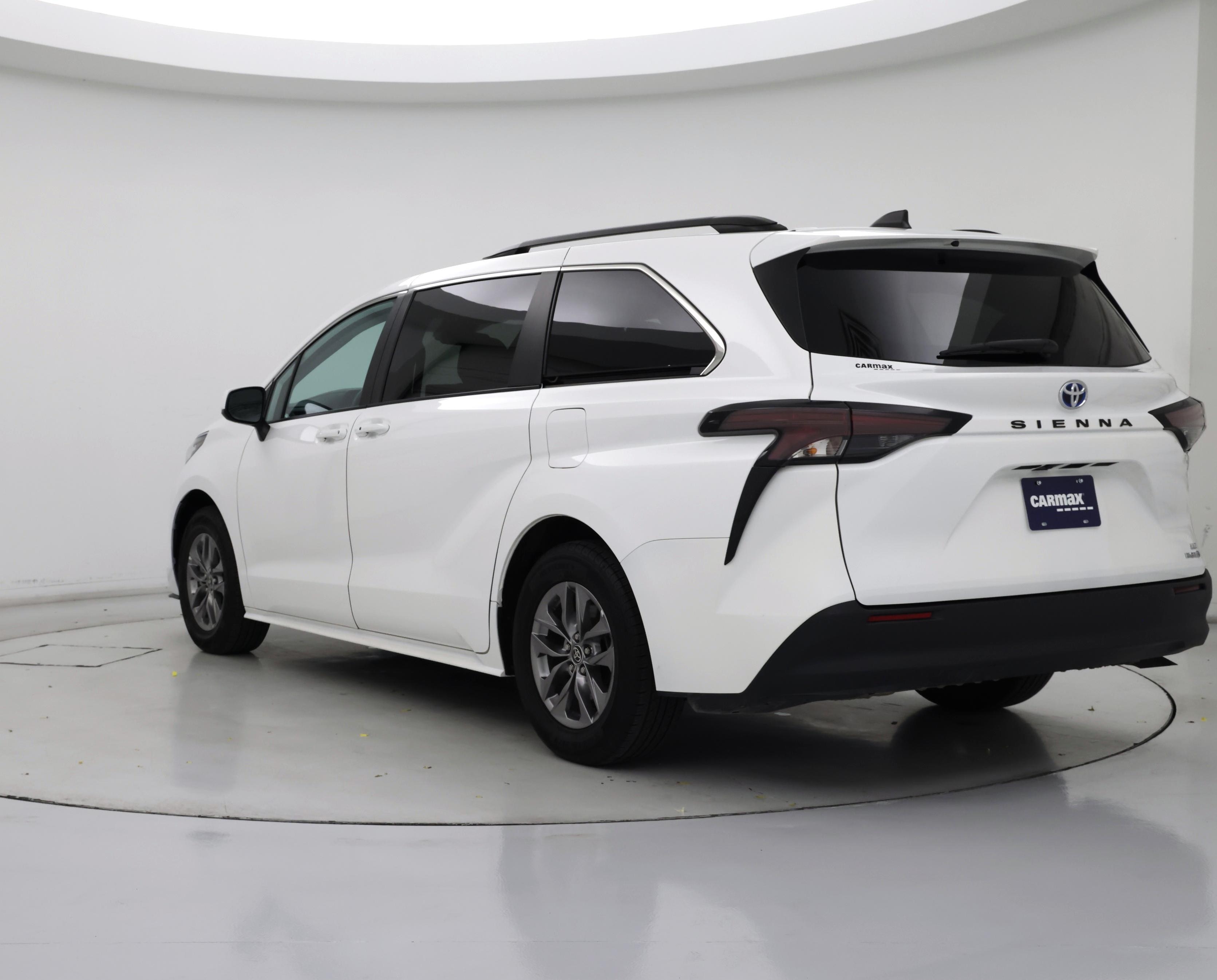 Thumbnail: 2023 Toyota Sienna - 2
