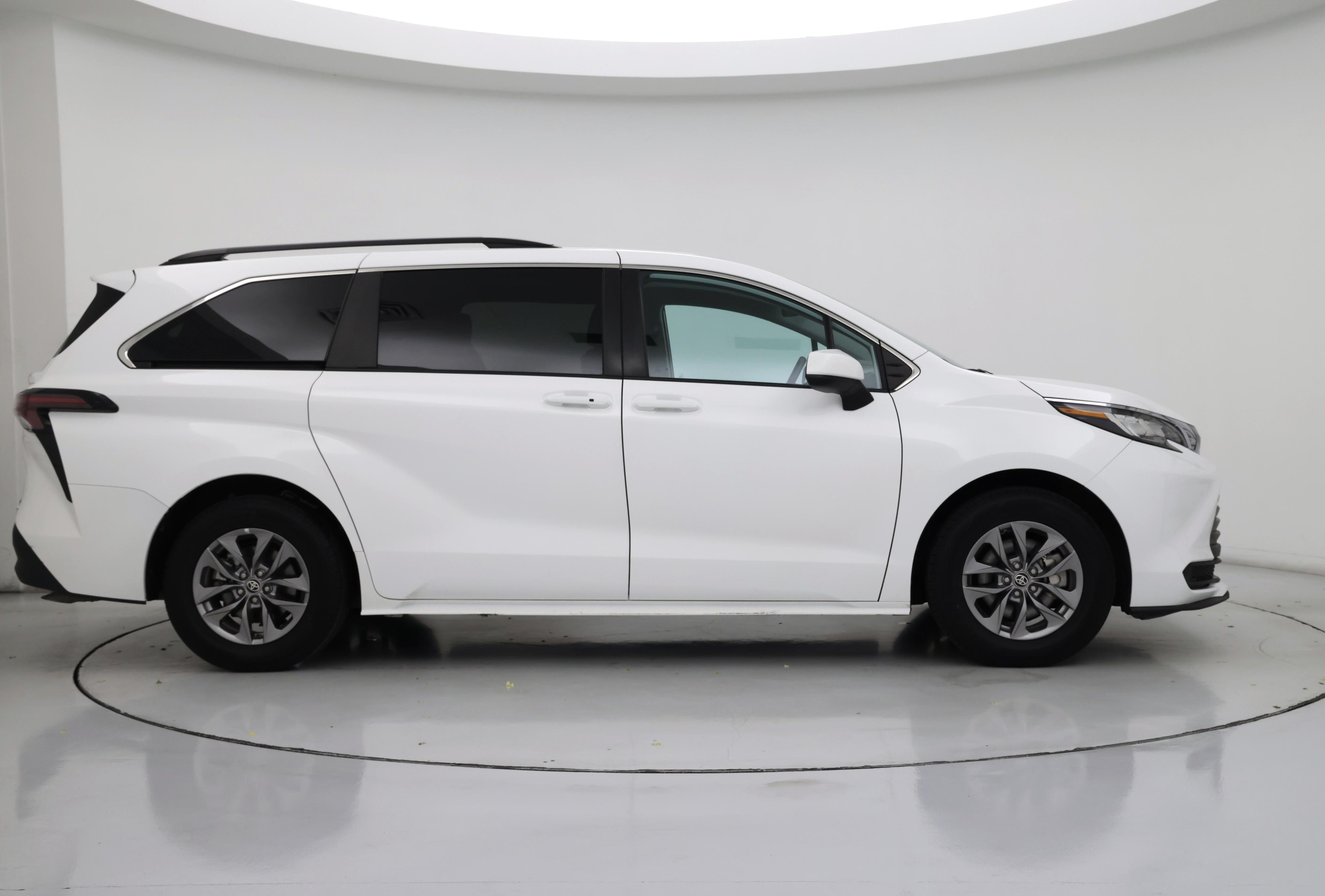 Thumbnail: 2023 Toyota Sienna - 7