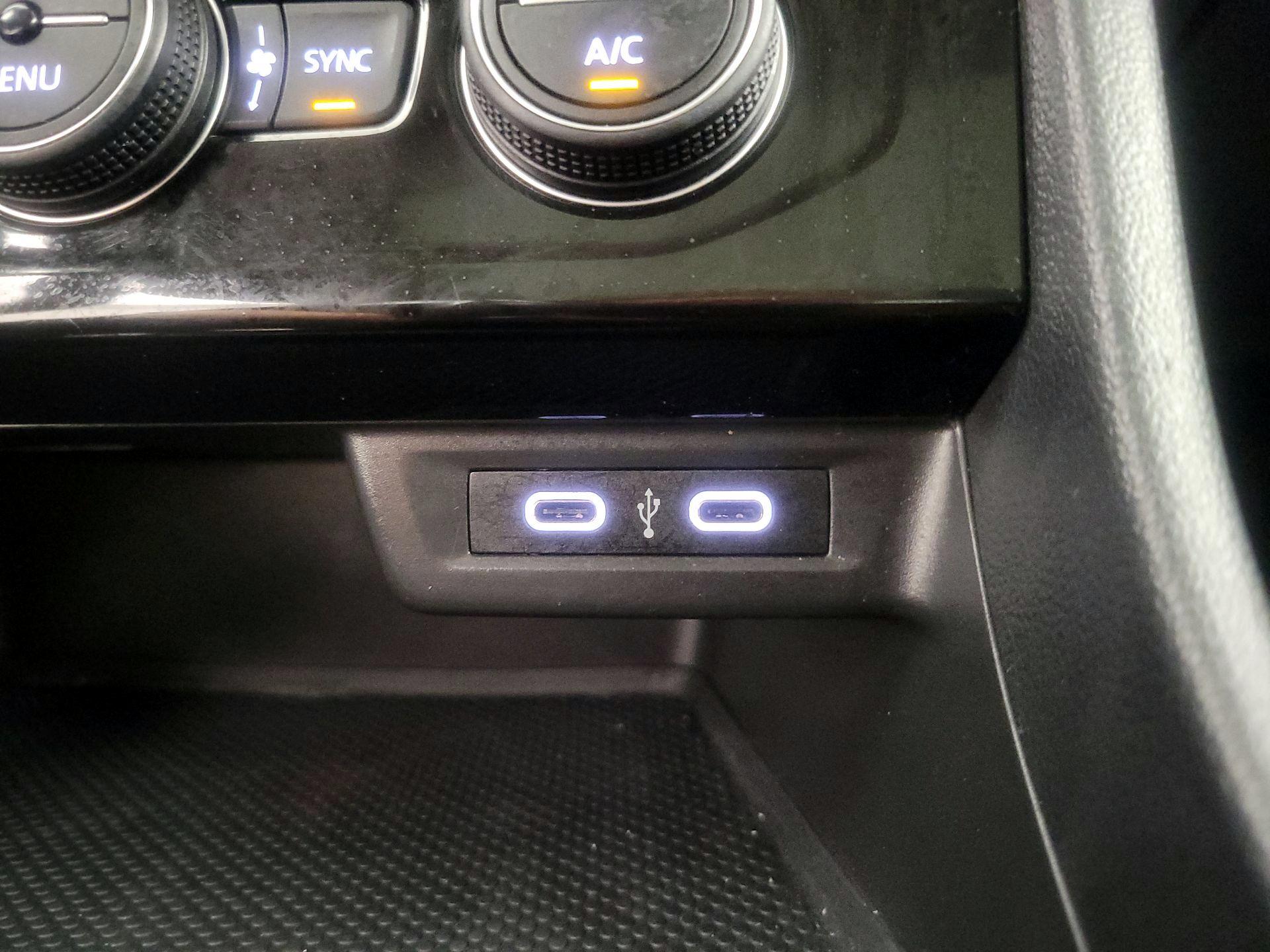 Thumbnail: 2023 Volkswagen Jetta - 18