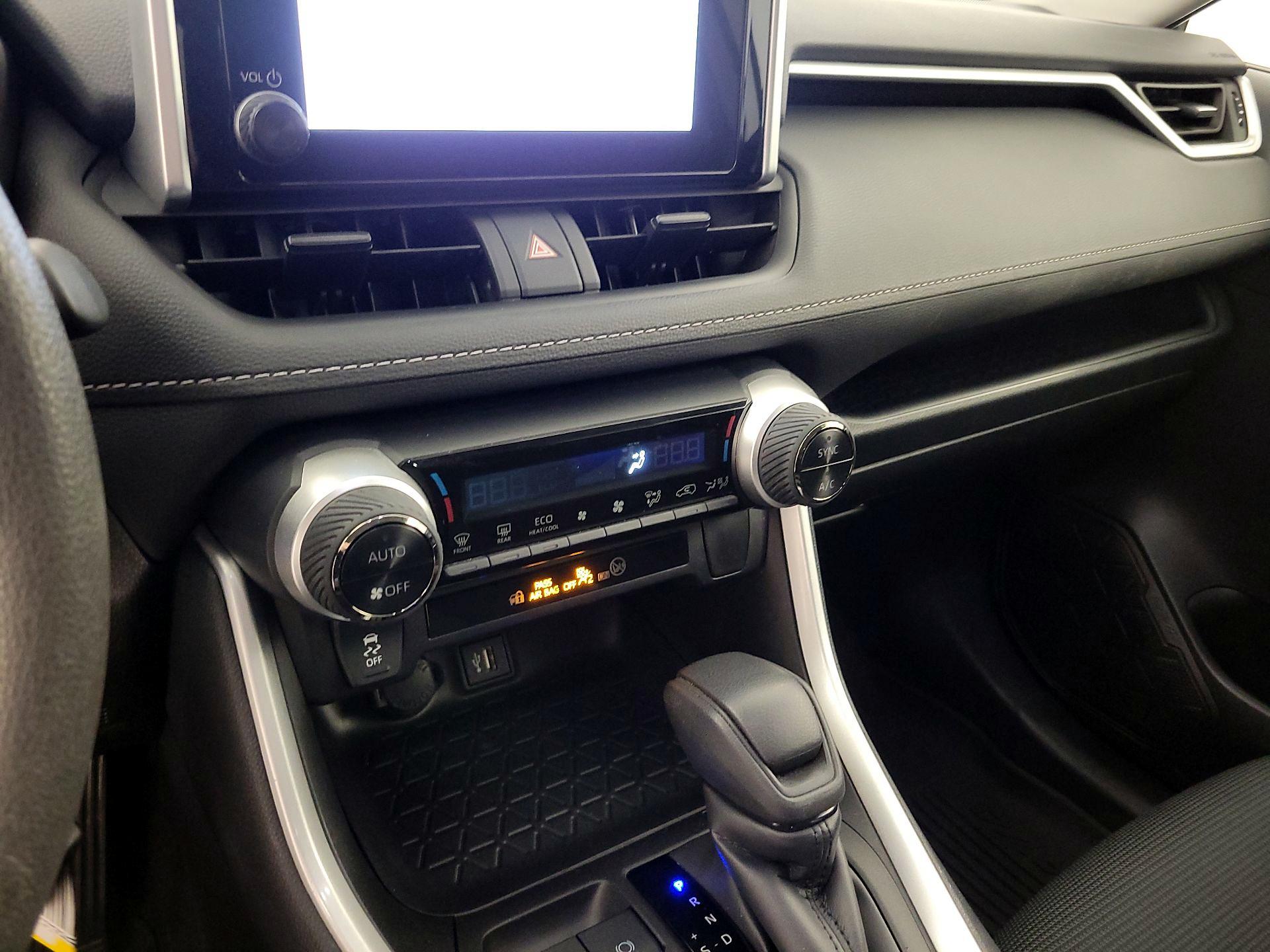 Thumbnail: 2024 Toyota RAV4 - 17