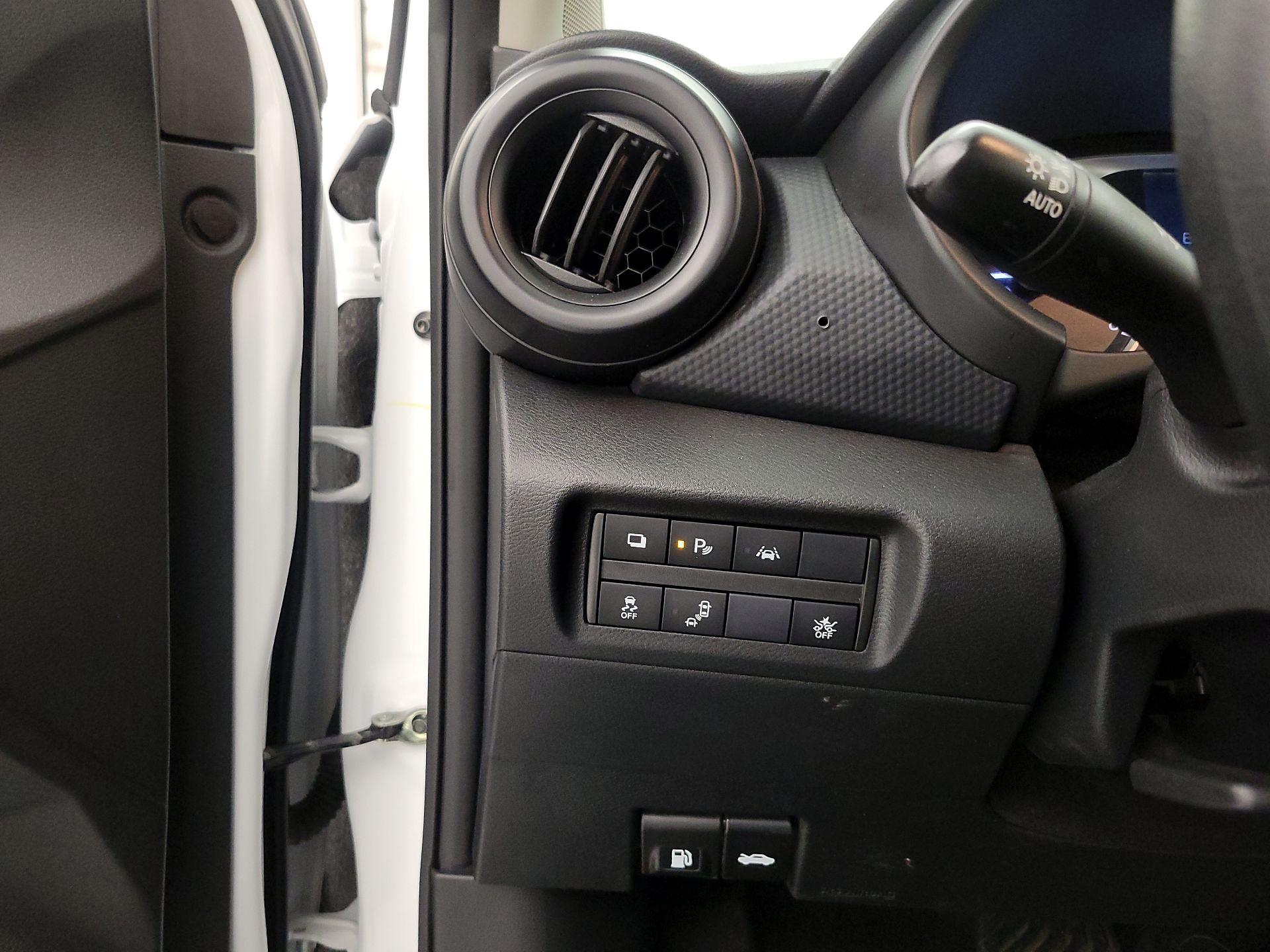 Thumbnail: 2023 Nissan Kicks - 13