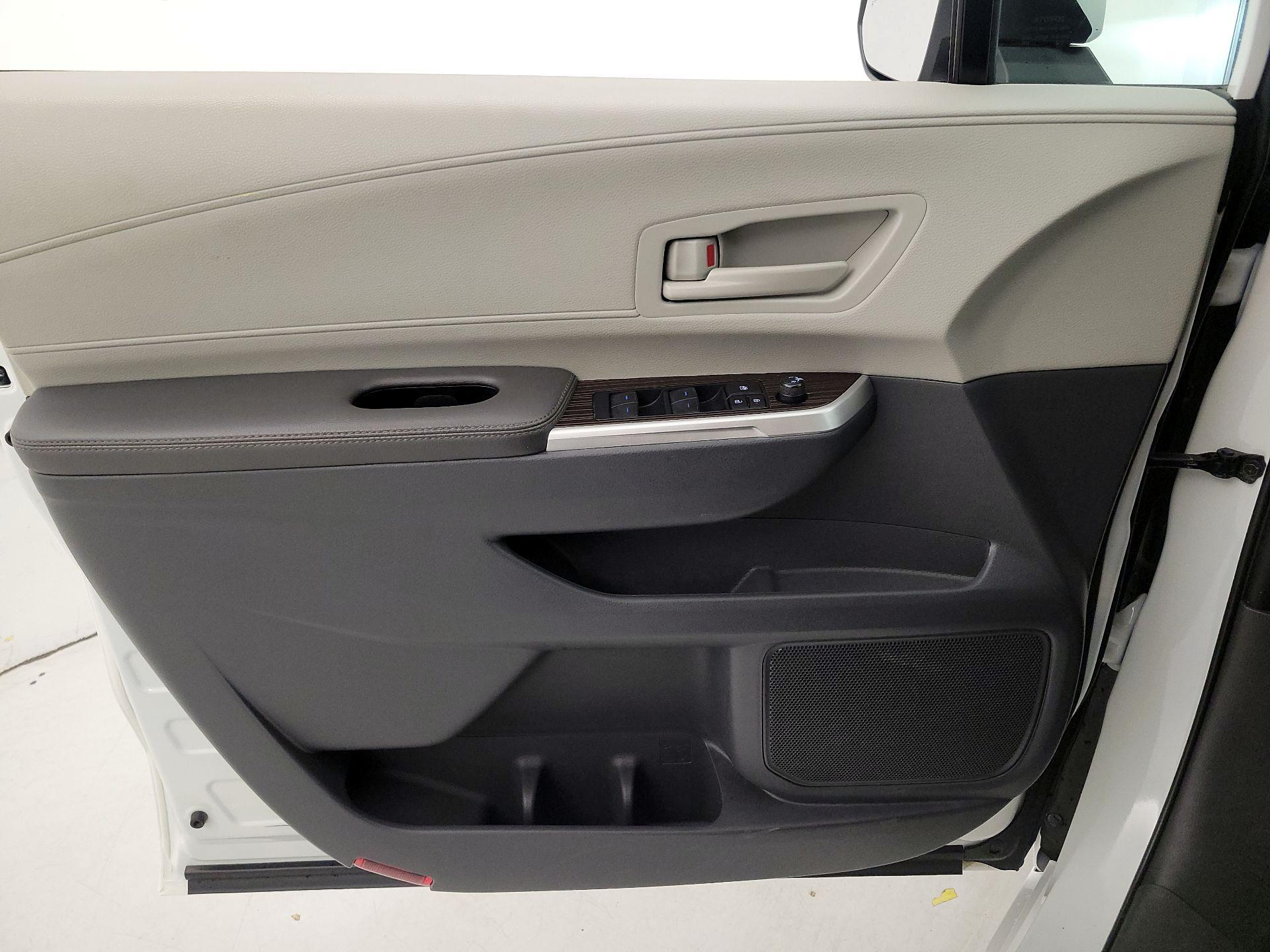 Thumbnail: 2023 Toyota Sienna - 12