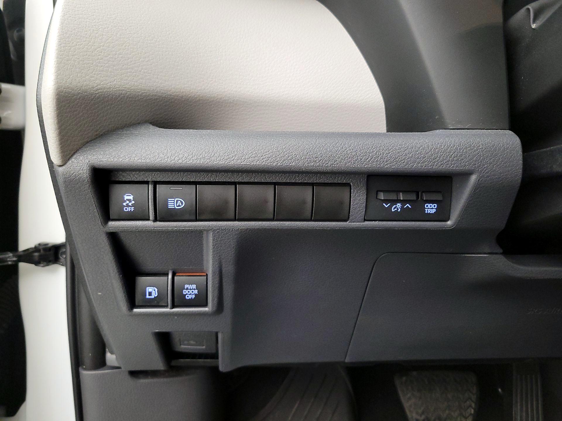 Thumbnail: 2023 Toyota Sienna - 13