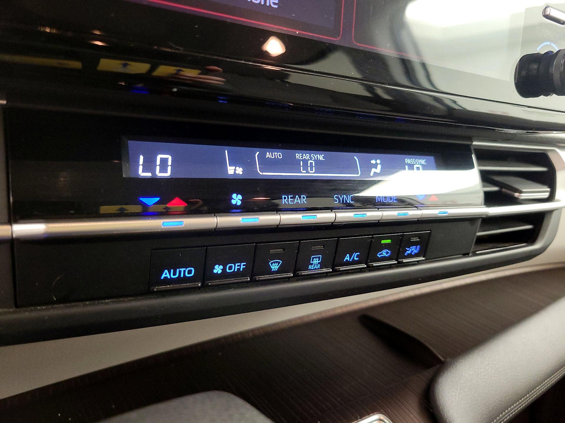 Thumbnail: 2023 Toyota Sienna - 16