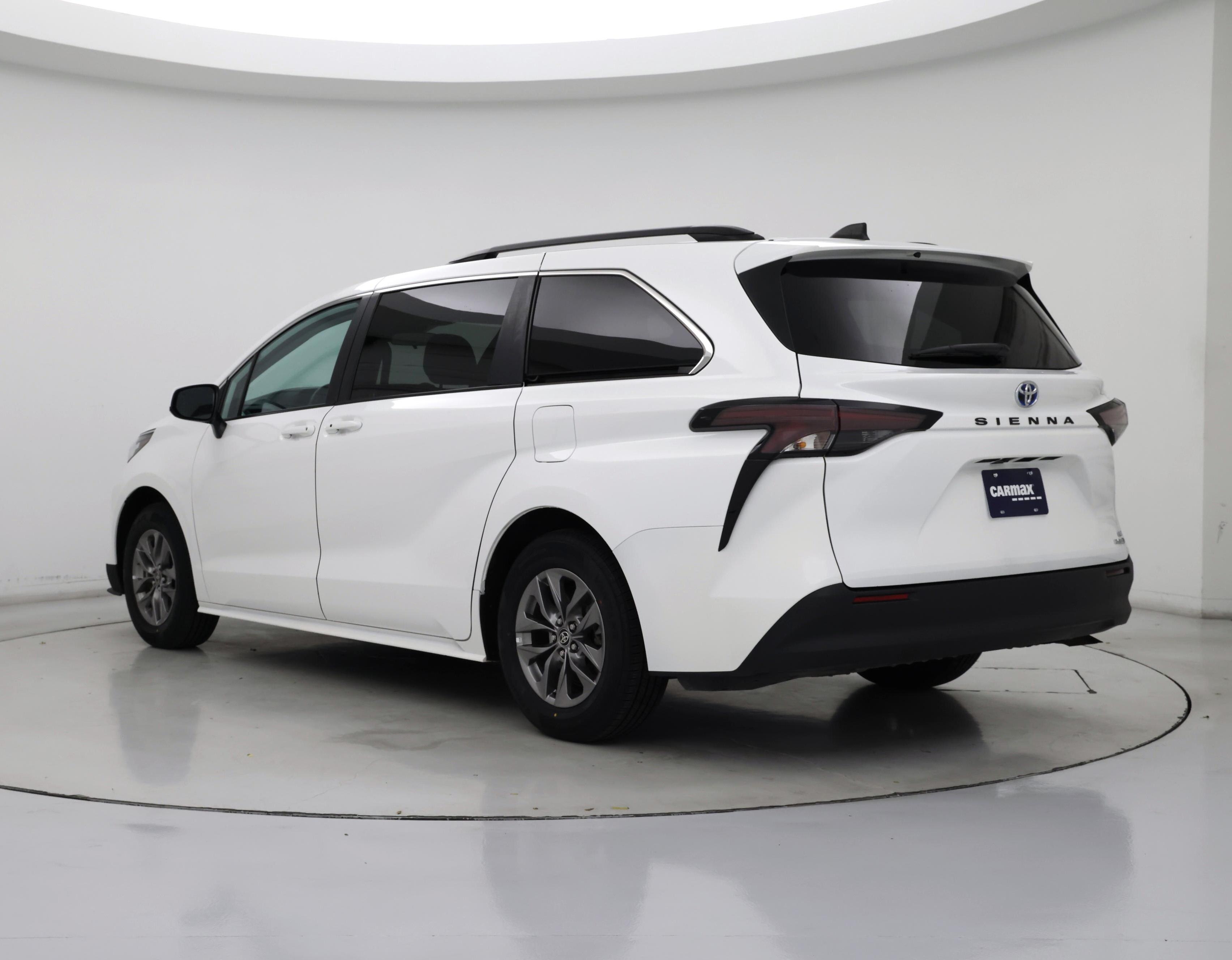 Thumbnail: 2023 Toyota Sienna - 2