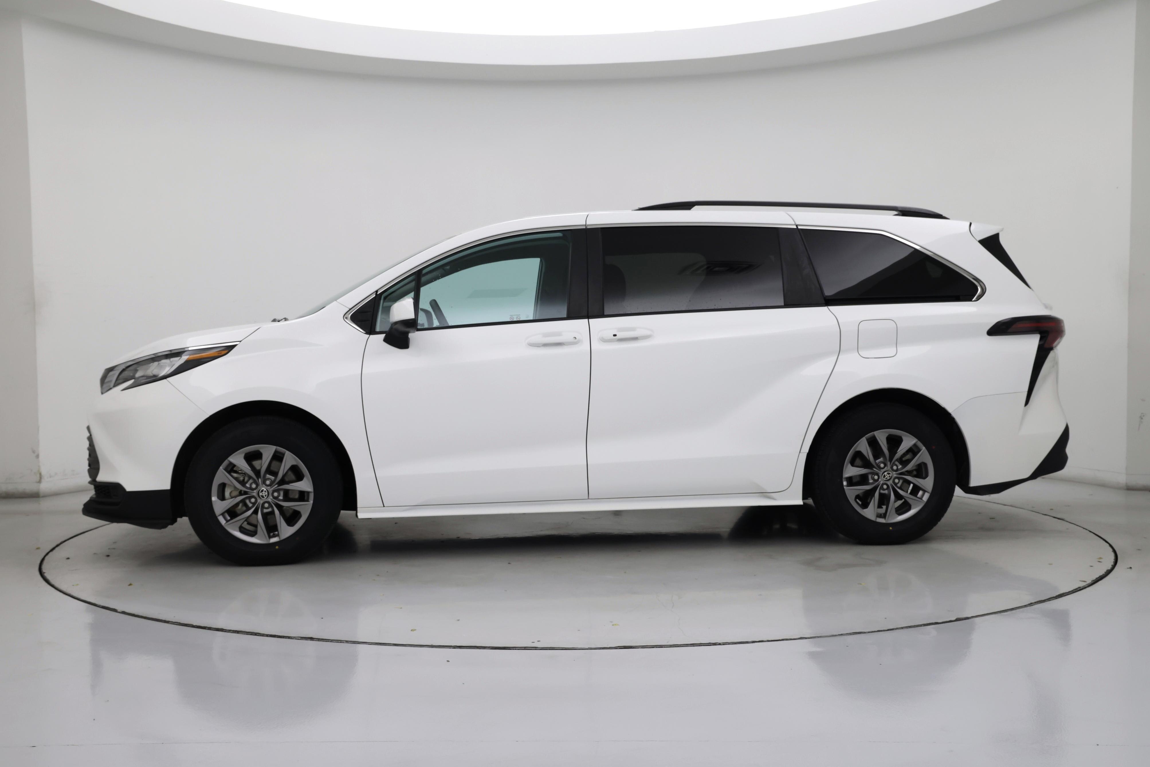 Thumbnail: 2023 Toyota Sienna - 3