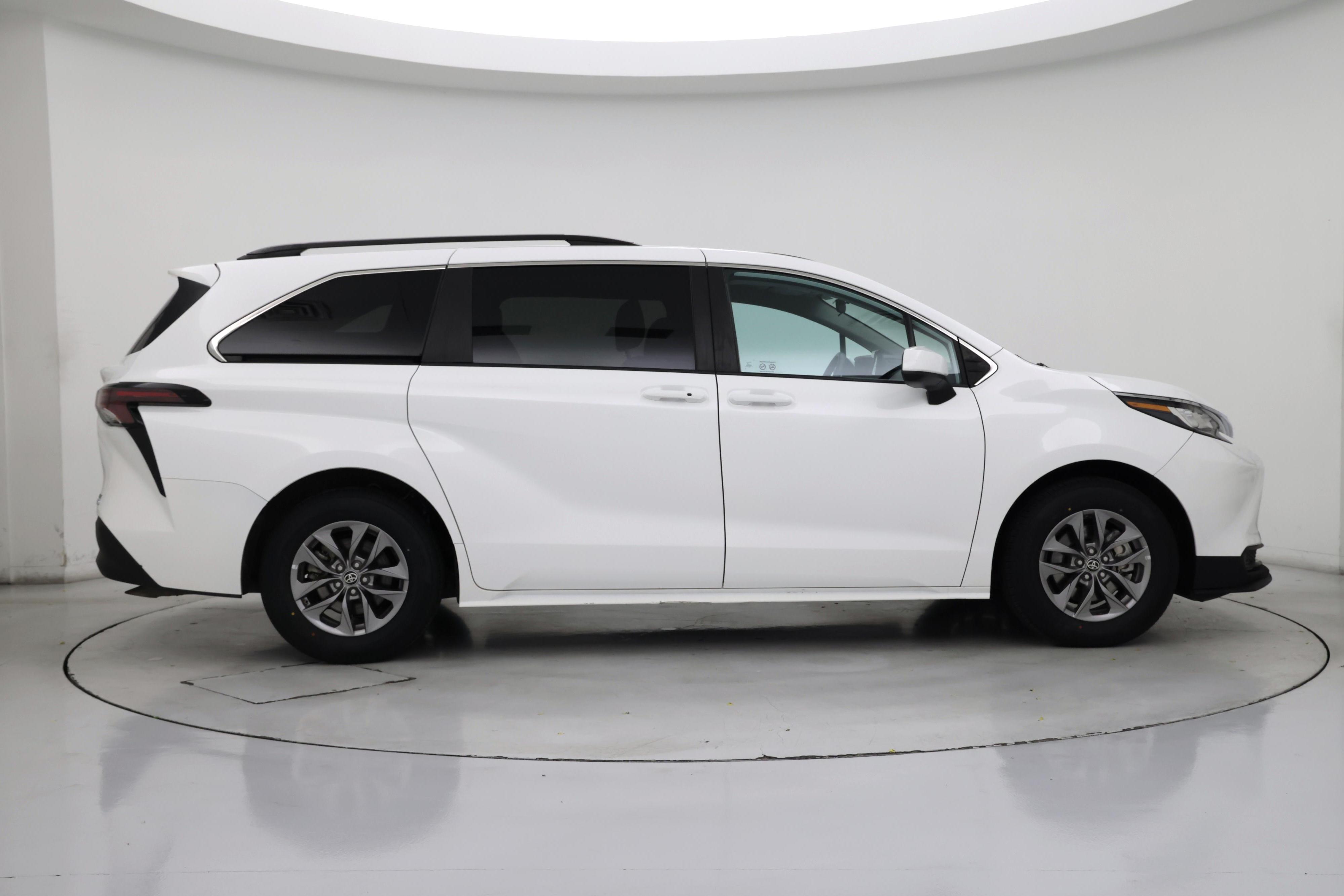 Thumbnail: 2023 Toyota Sienna - 7