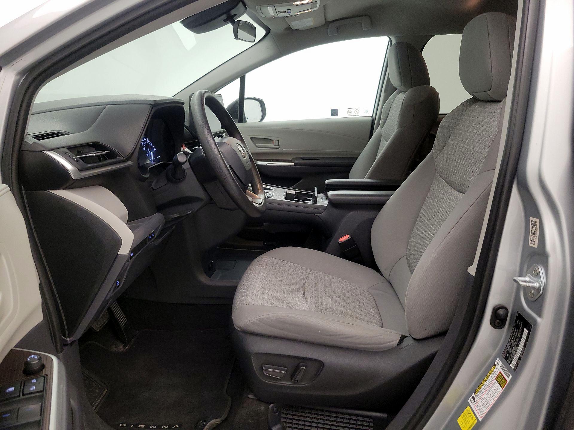 Thumbnail: 2022 Toyota Sienna - 11