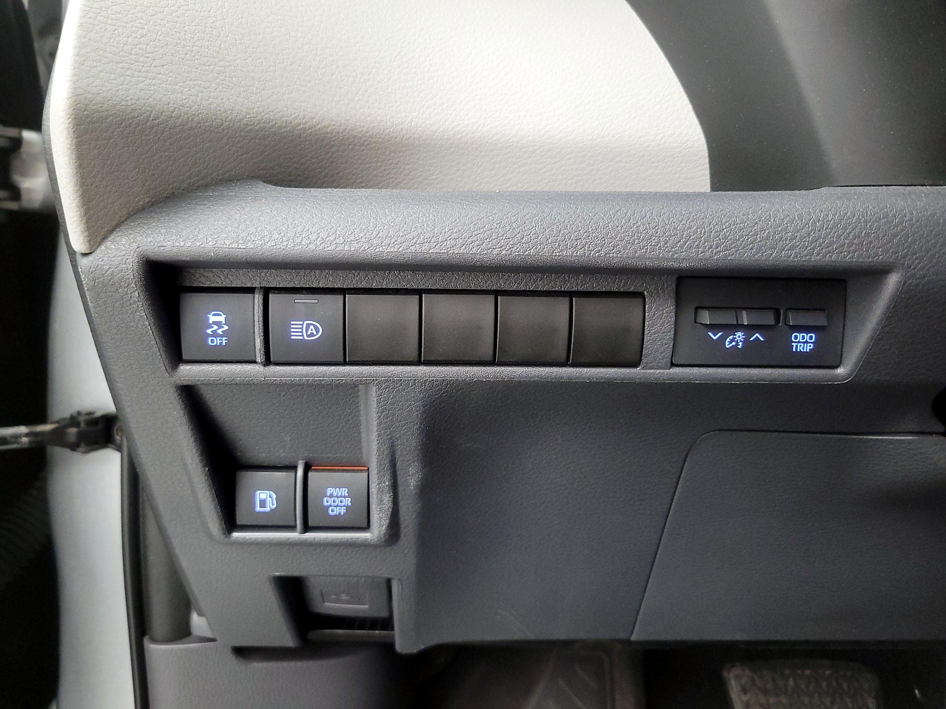 Thumbnail: 2022 Toyota Sienna - 13