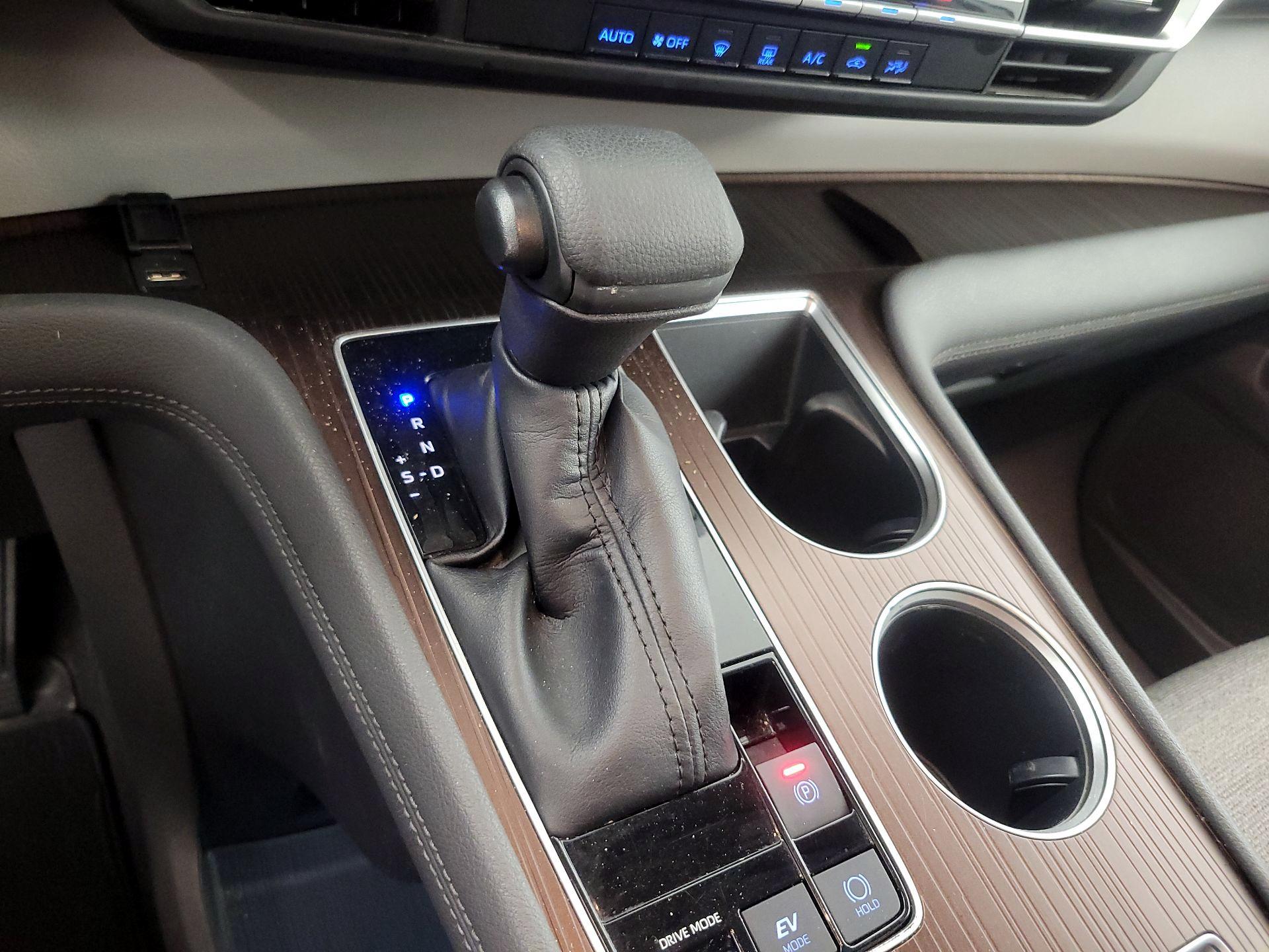 Thumbnail: 2022 Toyota Sienna - 17