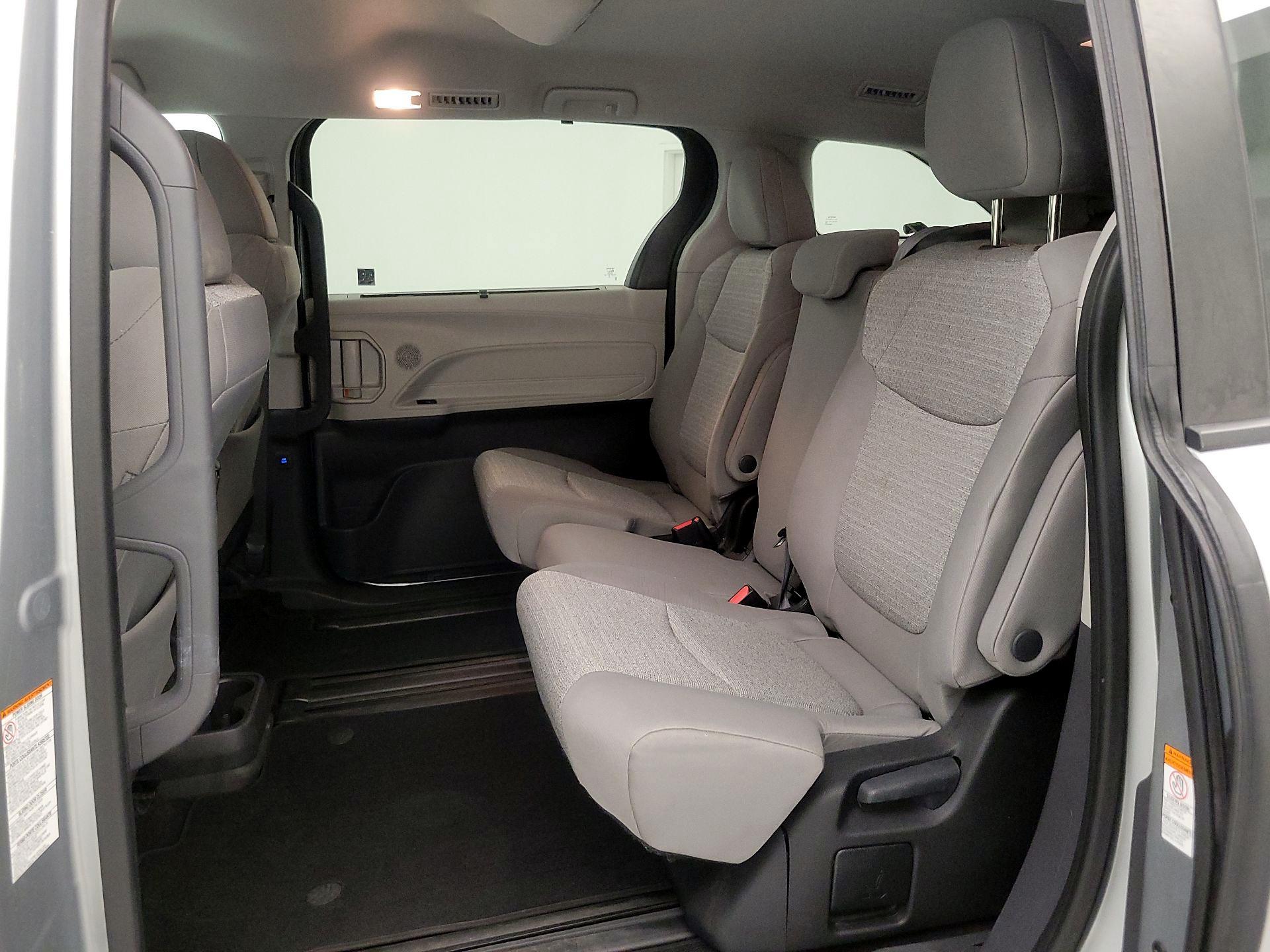 Thumbnail: 2022 Toyota Sienna - 19