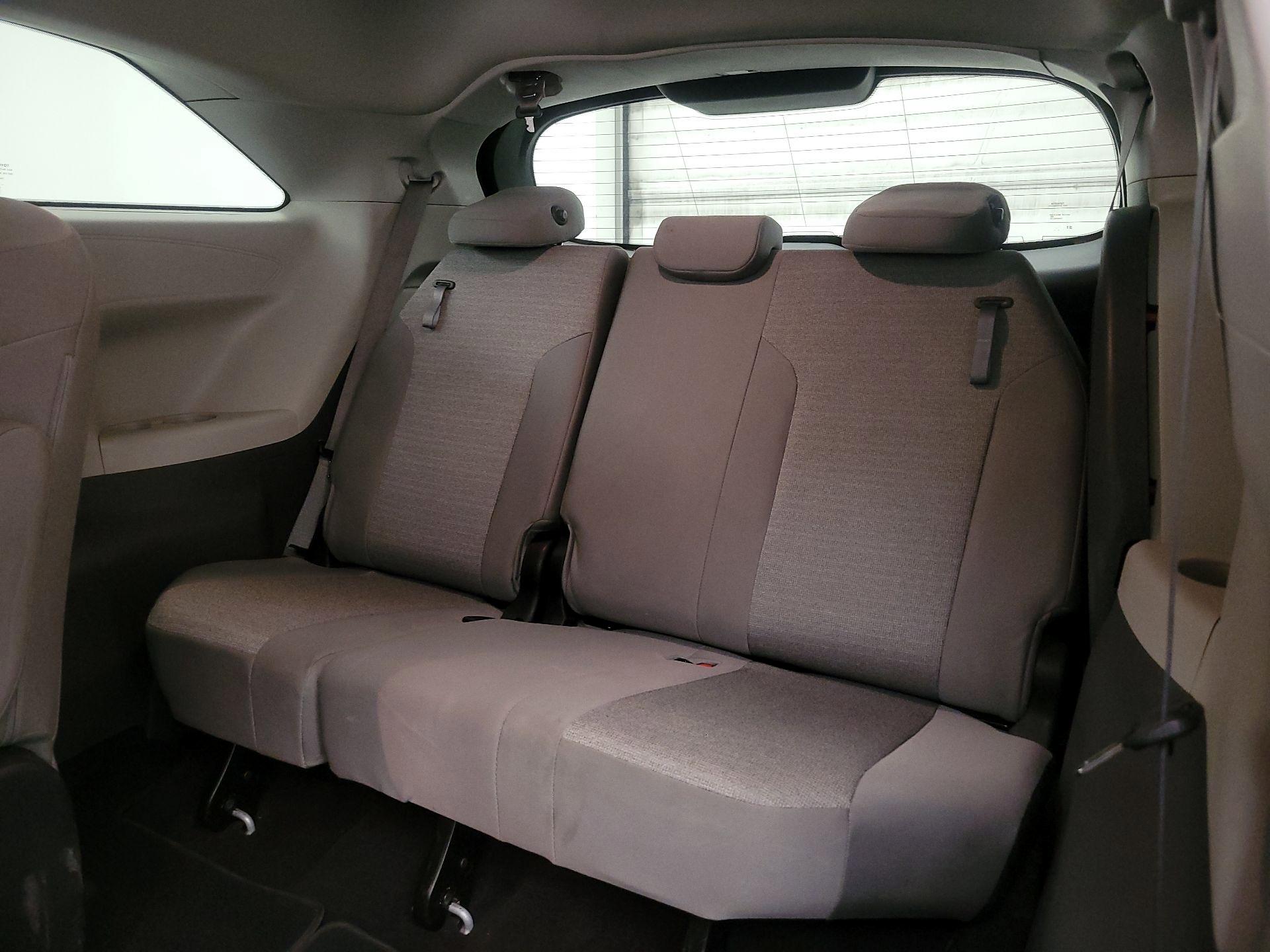 Thumbnail: 2022 Toyota Sienna - 20