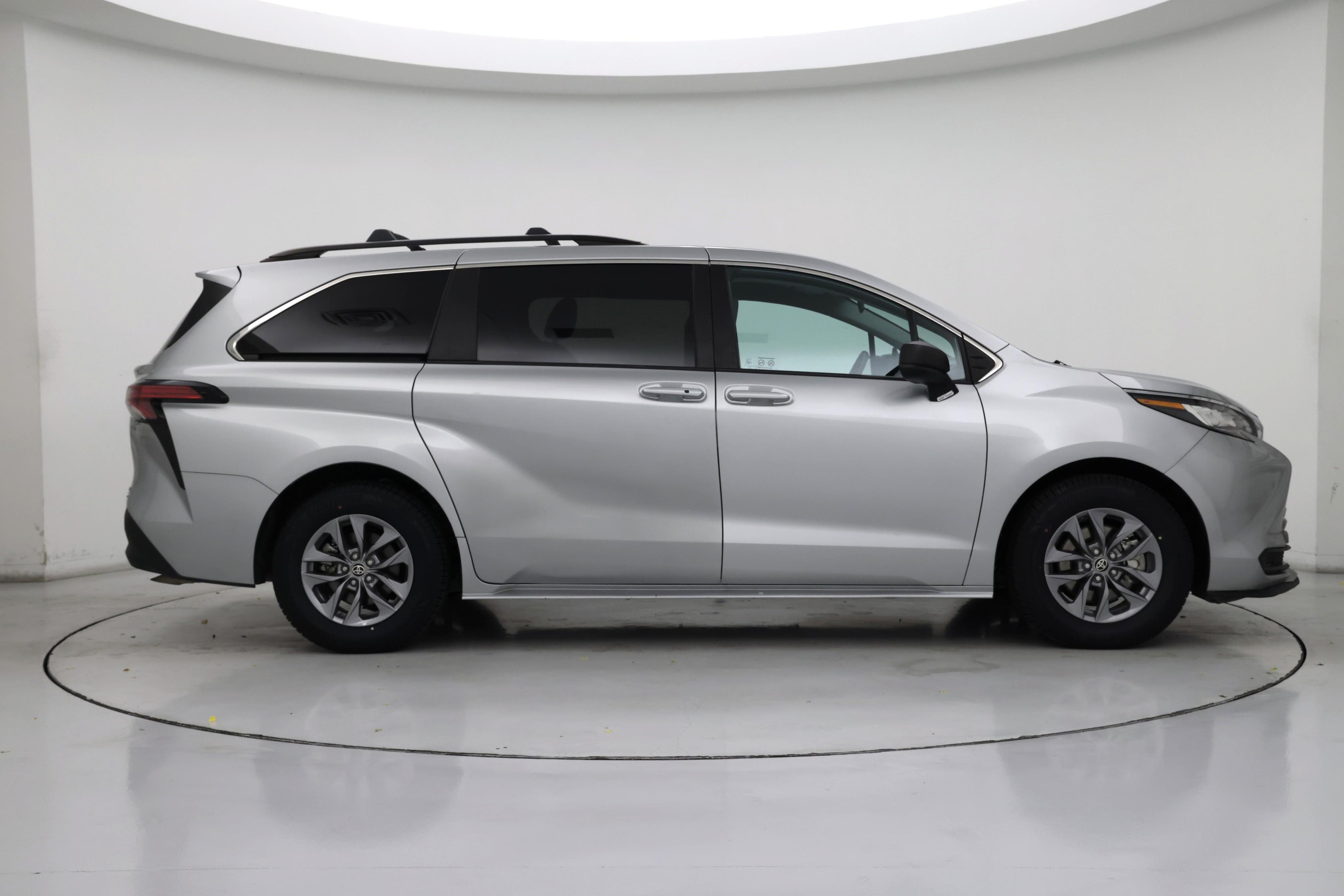 Thumbnail: 2022 Toyota Sienna - 7