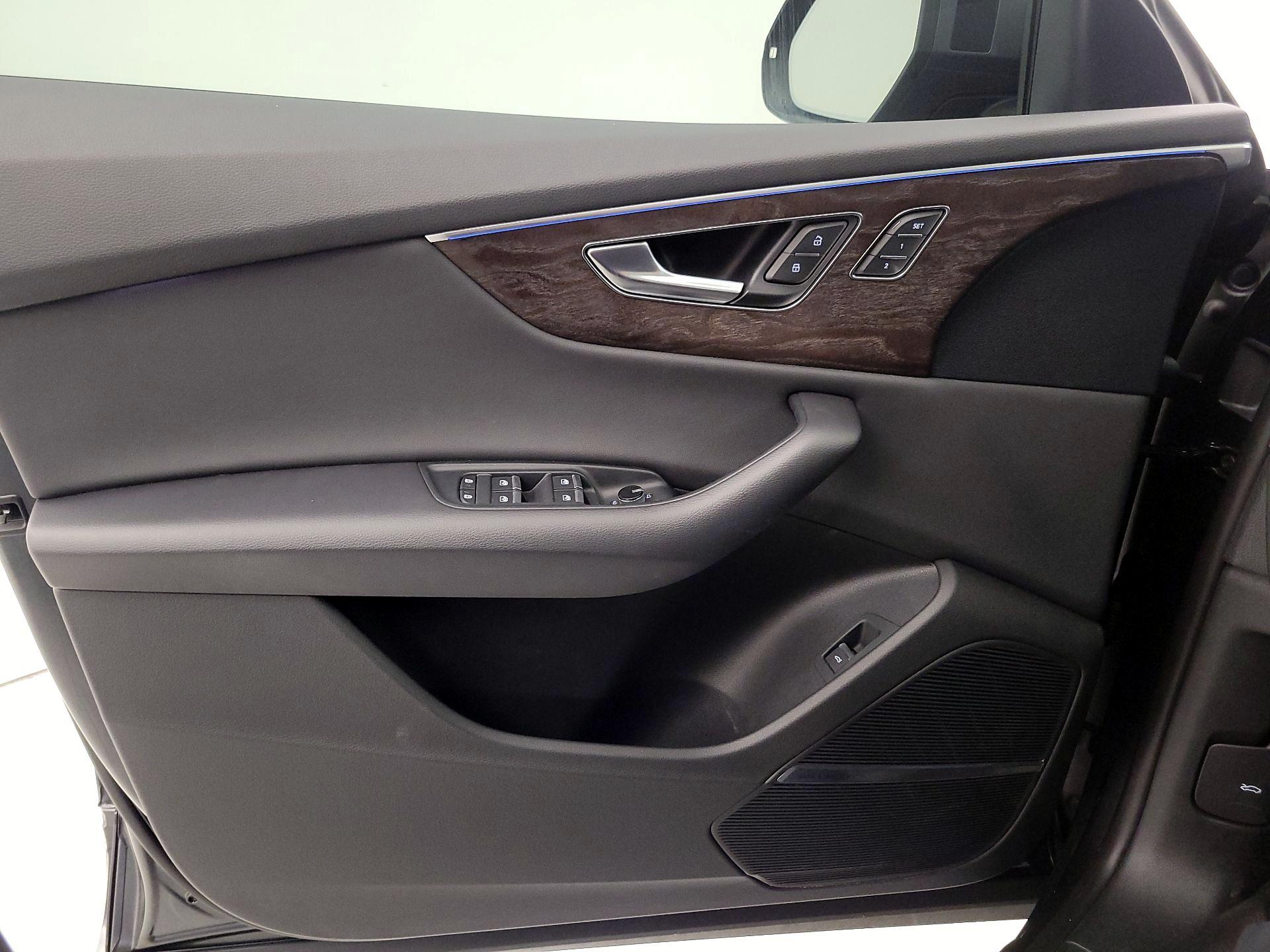 Thumbnail: 2020 Audi Q8 - 12