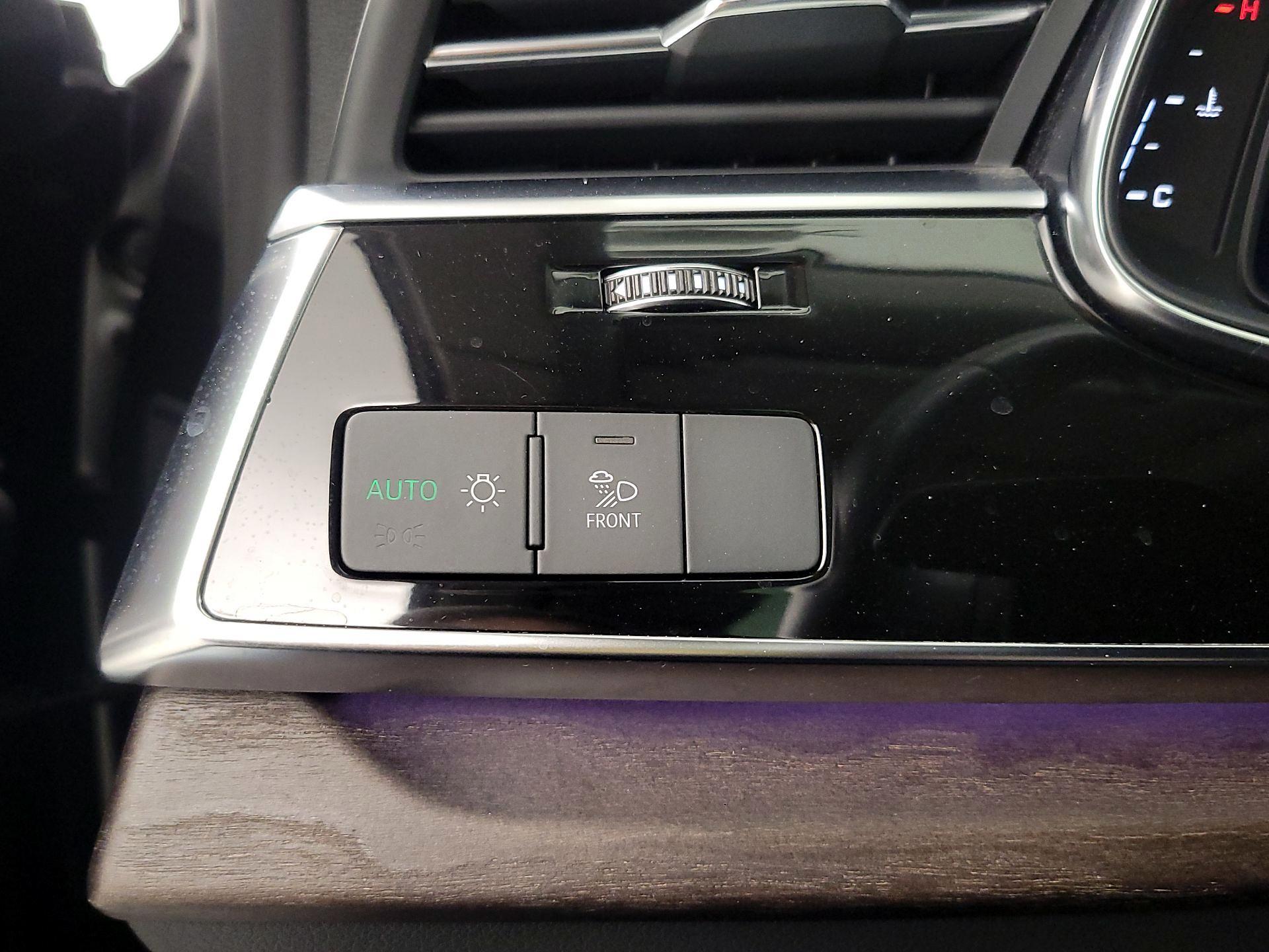 Thumbnail: 2020 Audi Q8 - 13