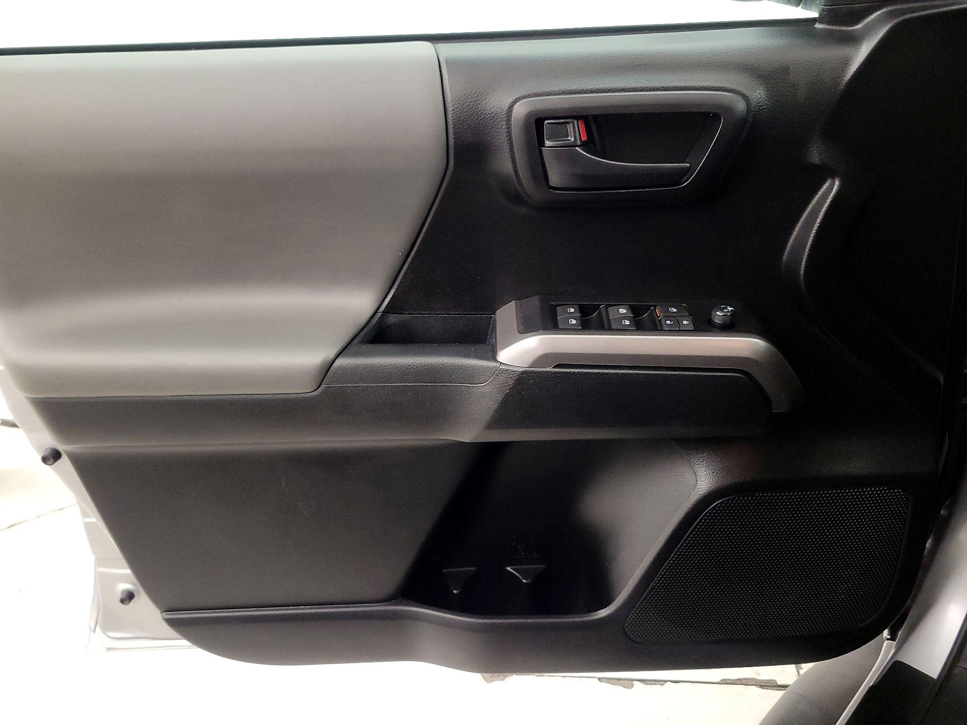 Thumbnail: 2022 Toyota Tacoma - 12