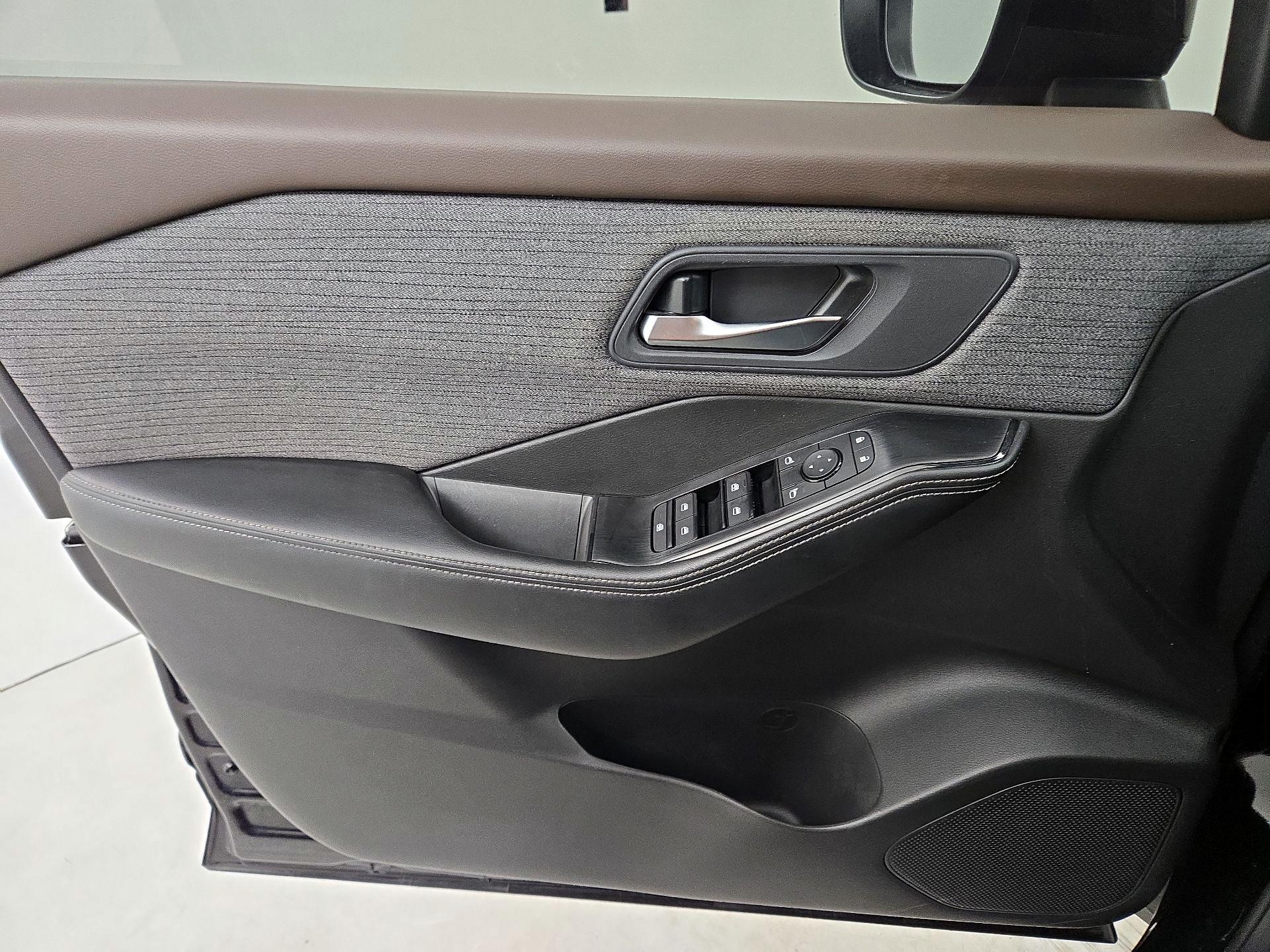 Thumbnail: 2023 Nissan Rogue - 12