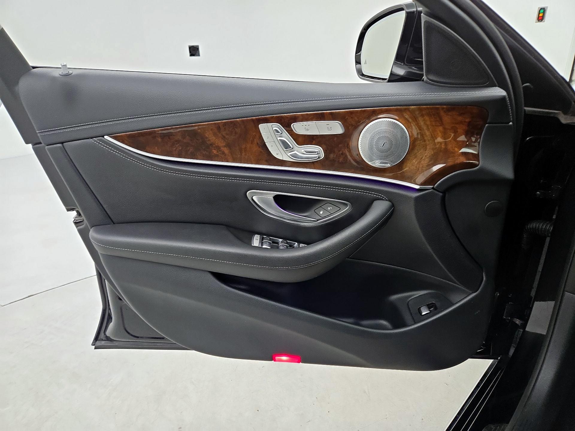 Thumbnail: 2017 Mercedes-Benz E-Class - 12