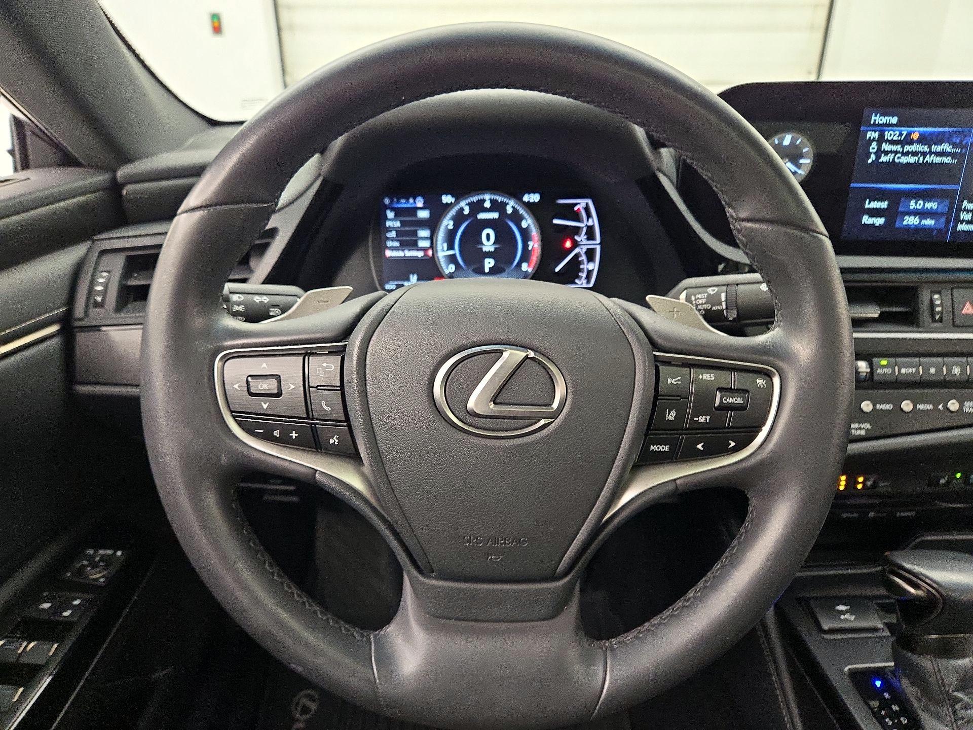 Thumbnail: 2022 Lexus ES - 10