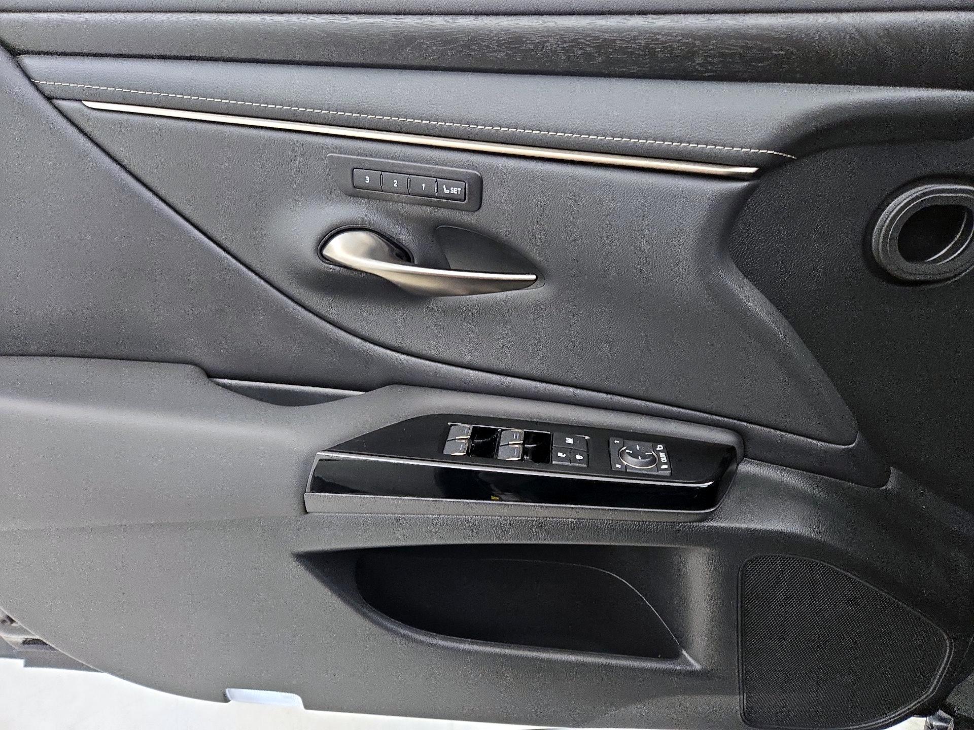 Thumbnail: 2022 Lexus ES - 12