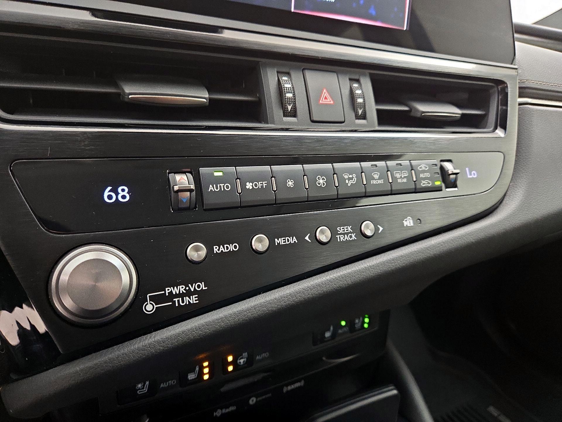 Thumbnail: 2022 Lexus ES - 16