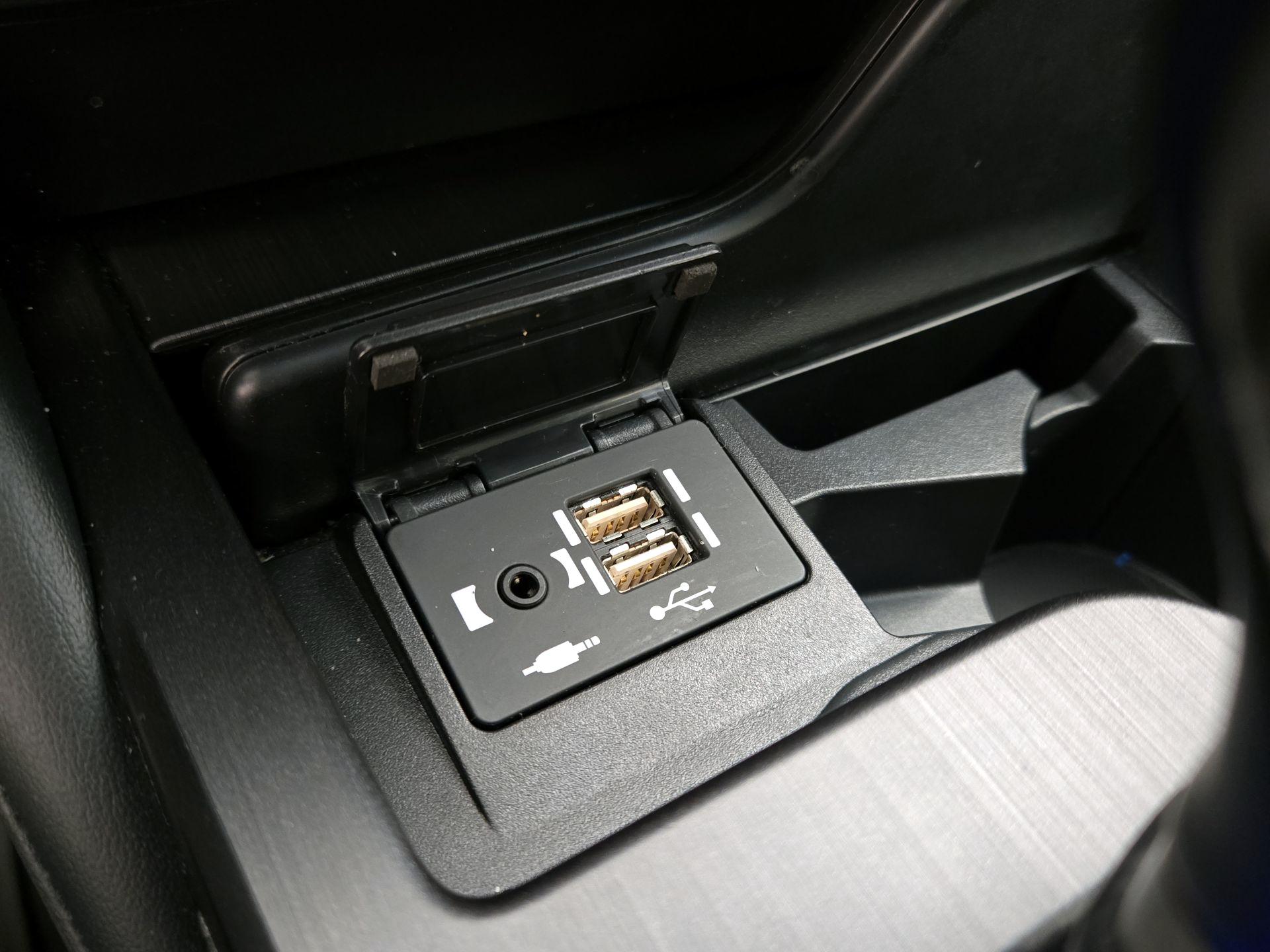 Thumbnail: 2022 Lexus ES - 18