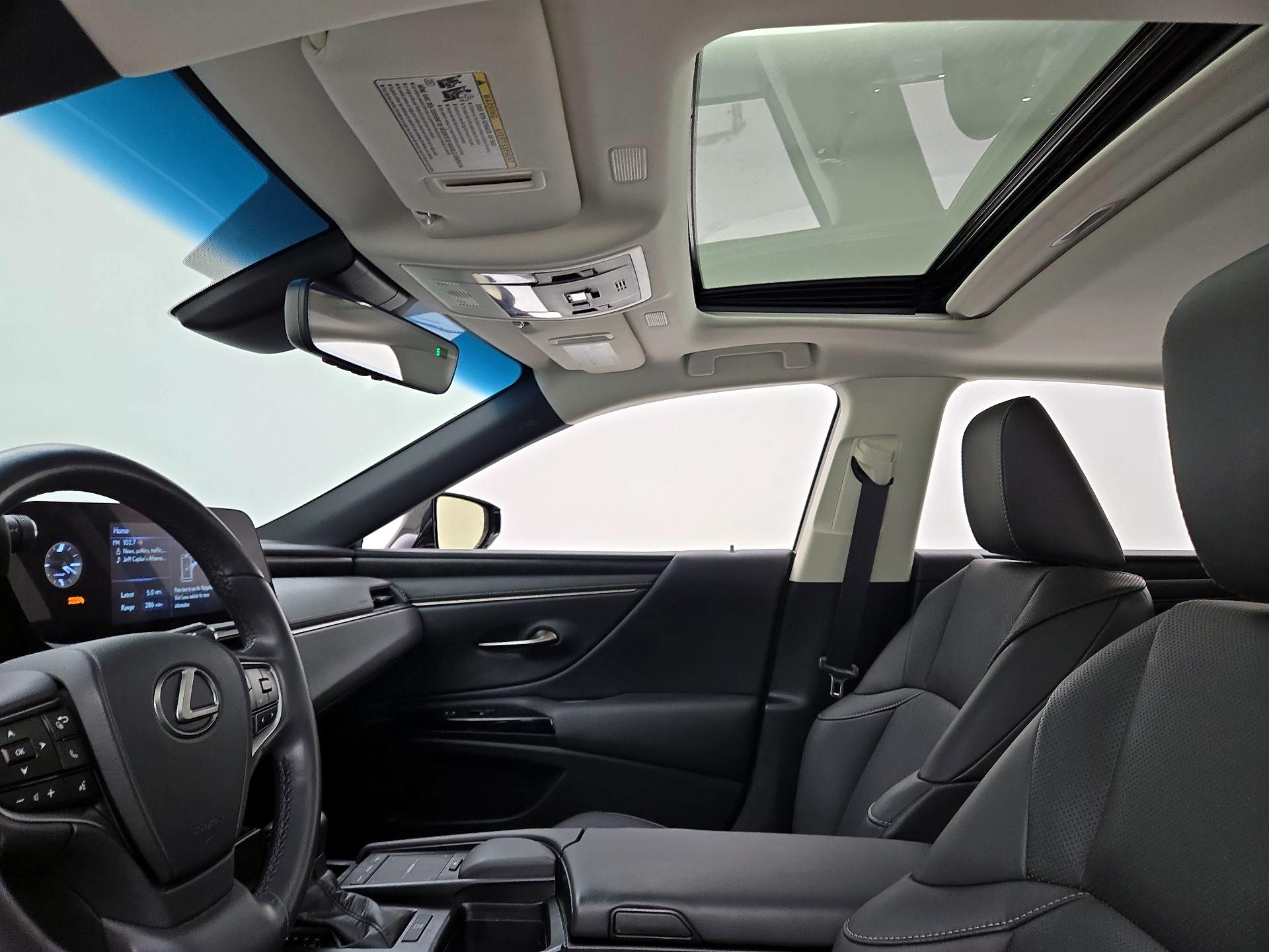 Thumbnail: 2022 Lexus ES - 19