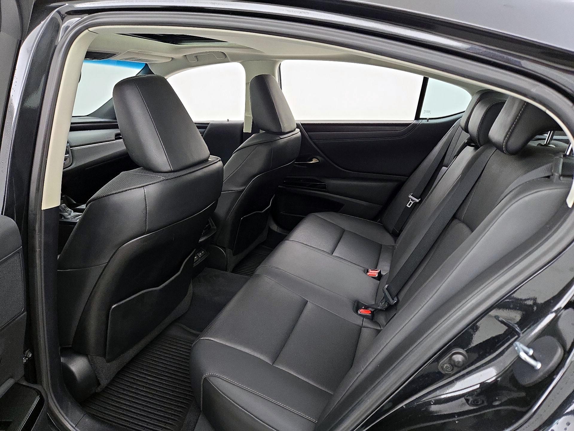 Thumbnail: 2022 Lexus ES - 20