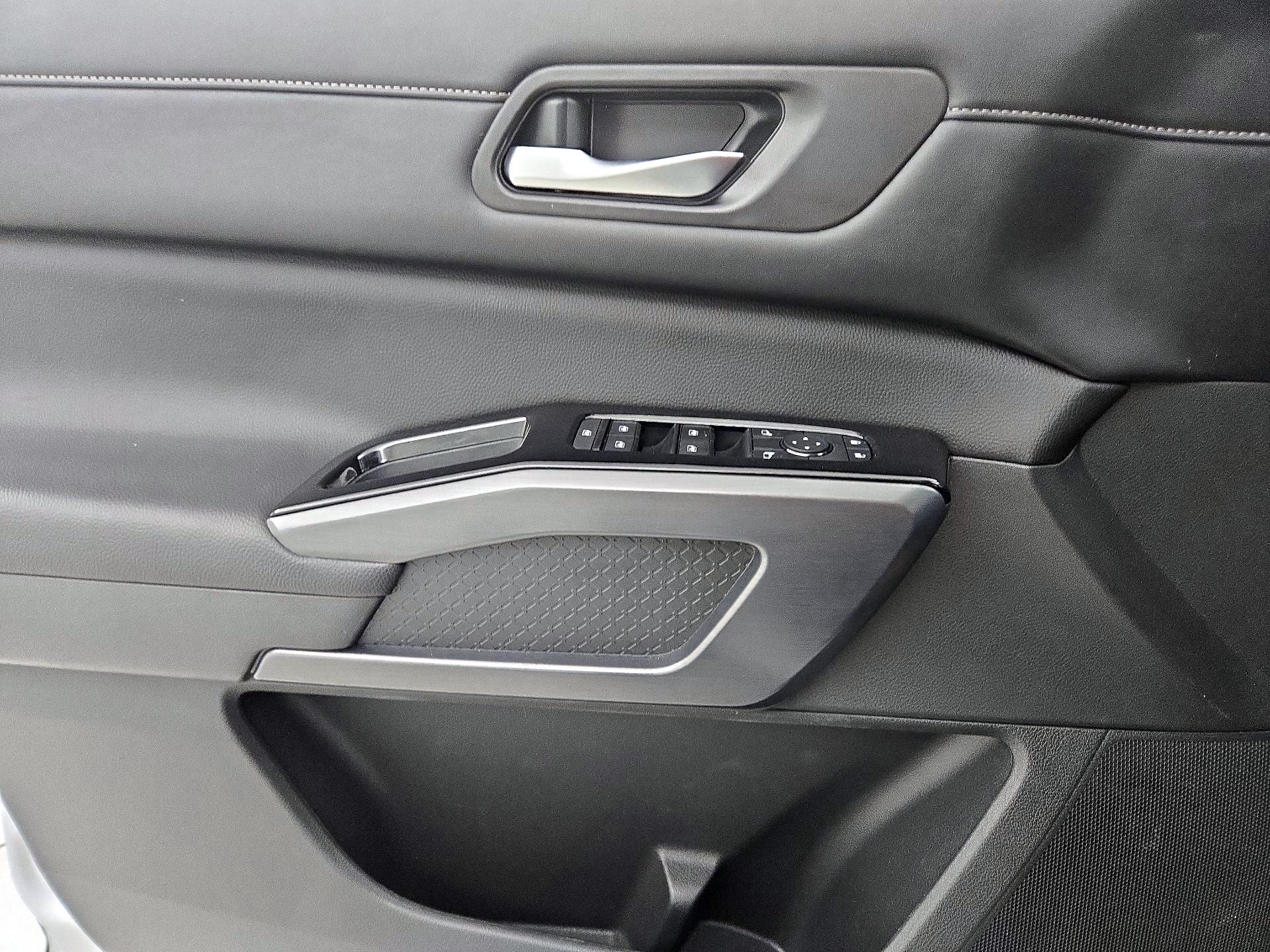 Thumbnail: 2023 Nissan Pathfinder - 12