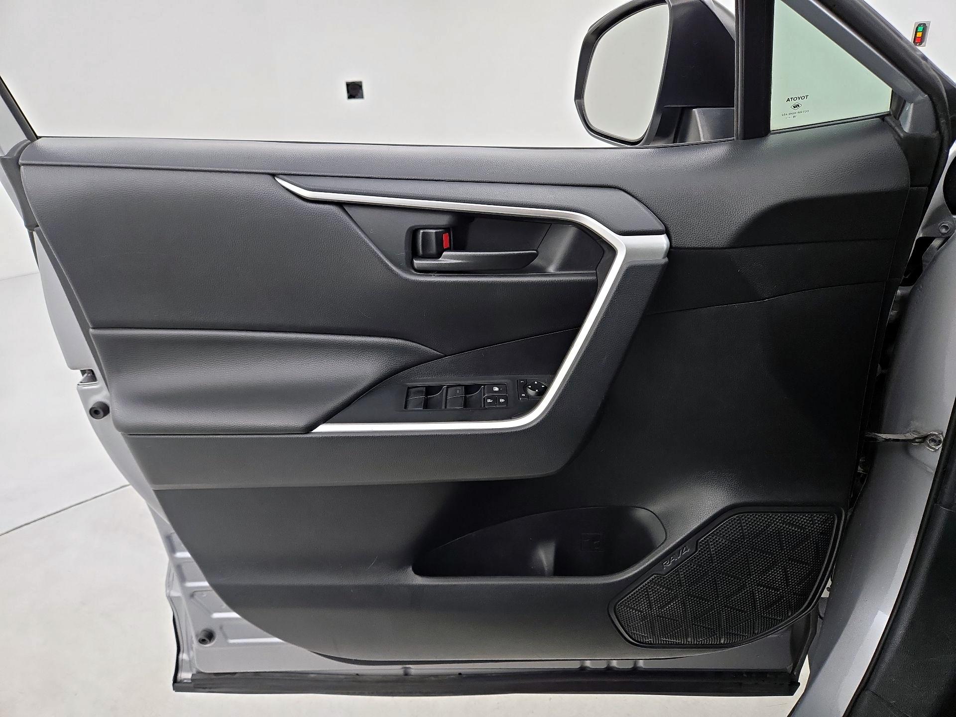 Thumbnail: 2019 Toyota RAV4 - 12