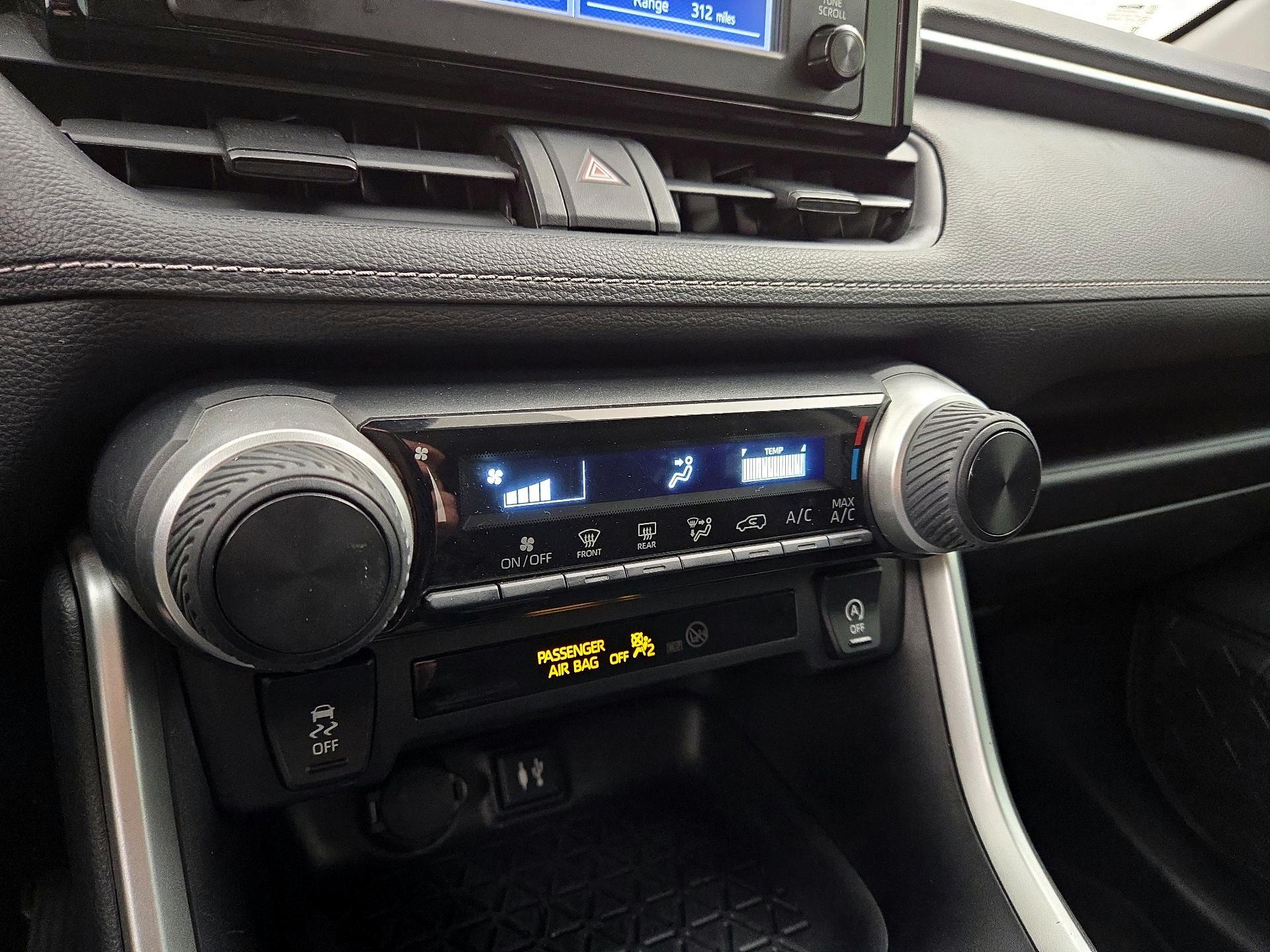 Thumbnail: 2019 Toyota RAV4 - 16