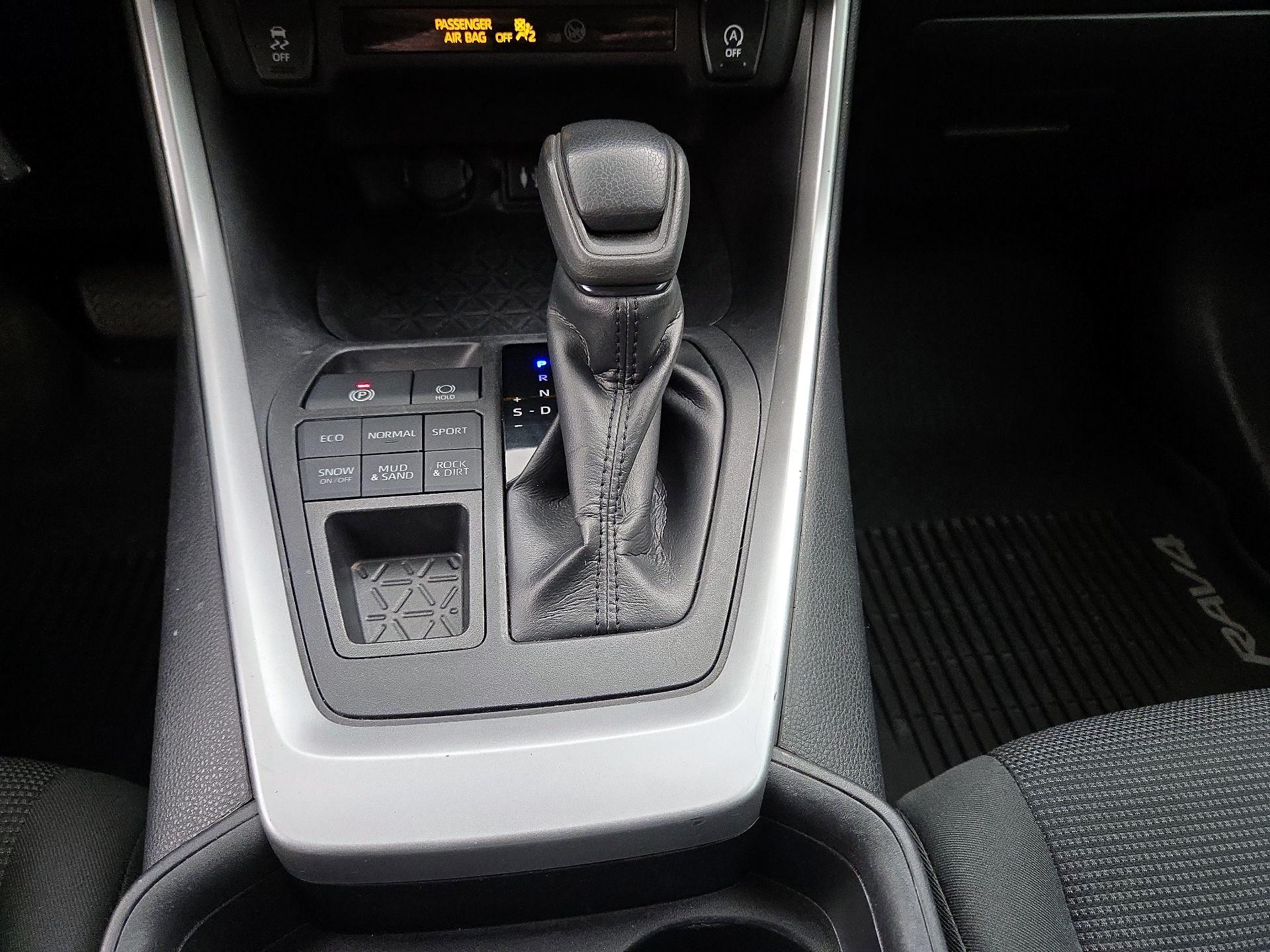 Thumbnail: 2019 Toyota RAV4 - 17