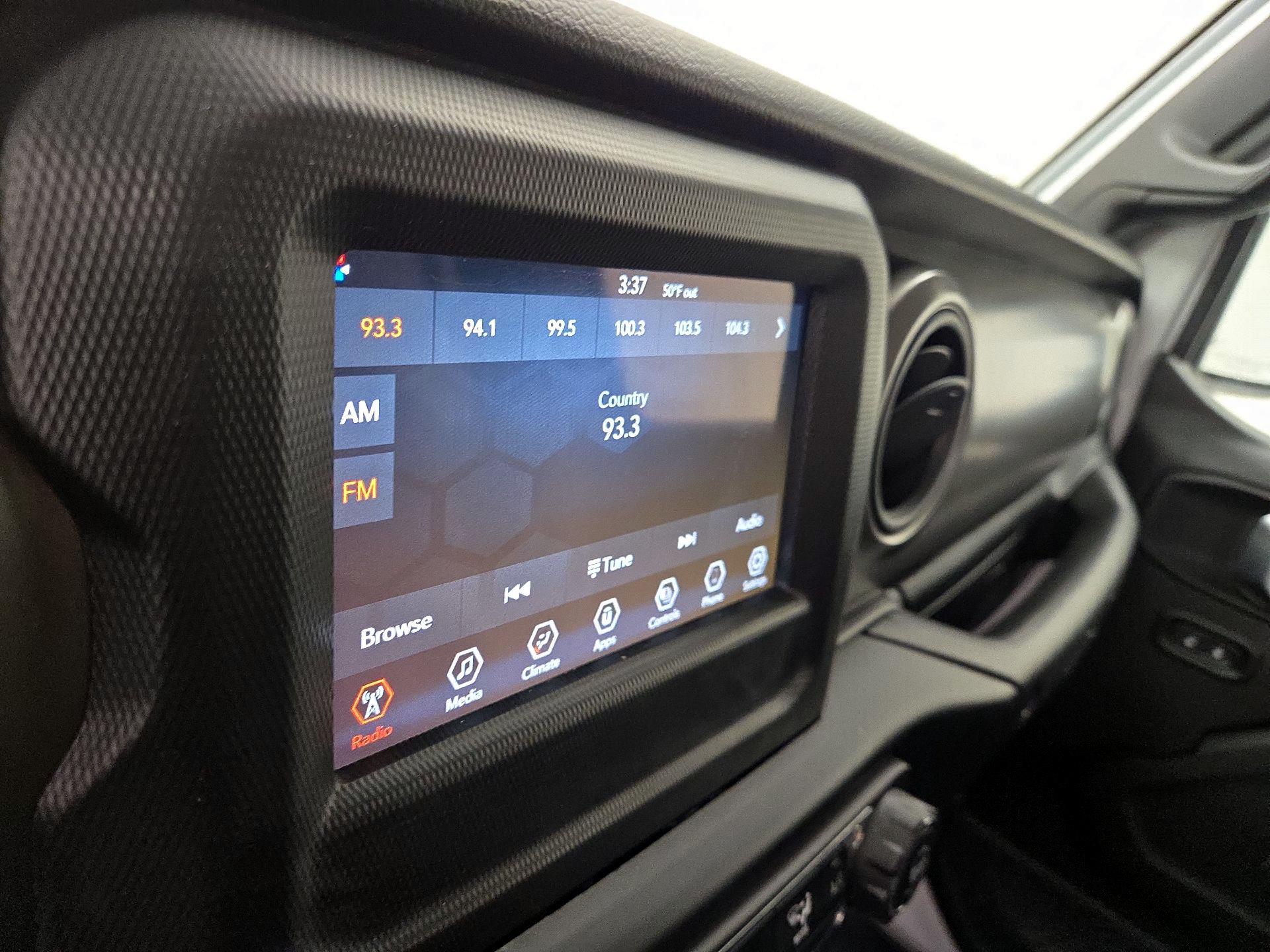 Thumbnail: 2022 Jeep Wrangler - 15