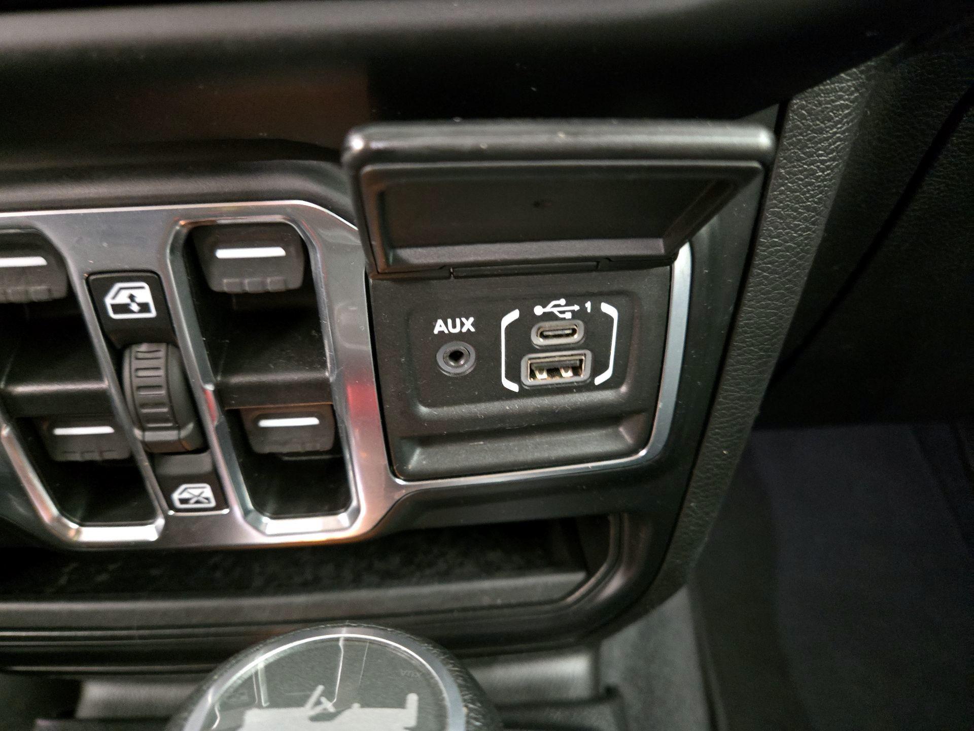 Thumbnail: 2022 Jeep Wrangler - 18