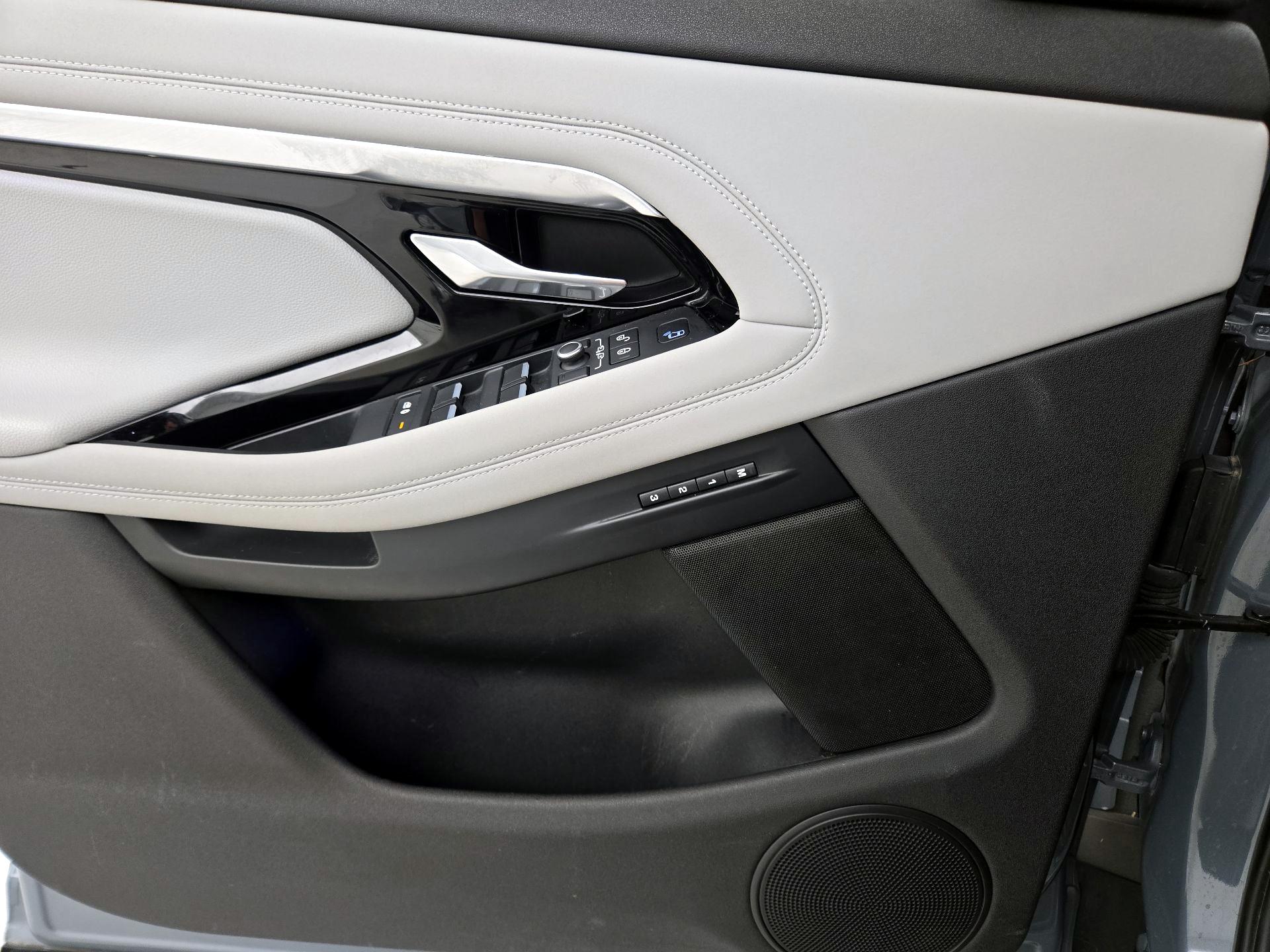 Thumbnail: 2020 Land Rover Range Rover Evoque - 12