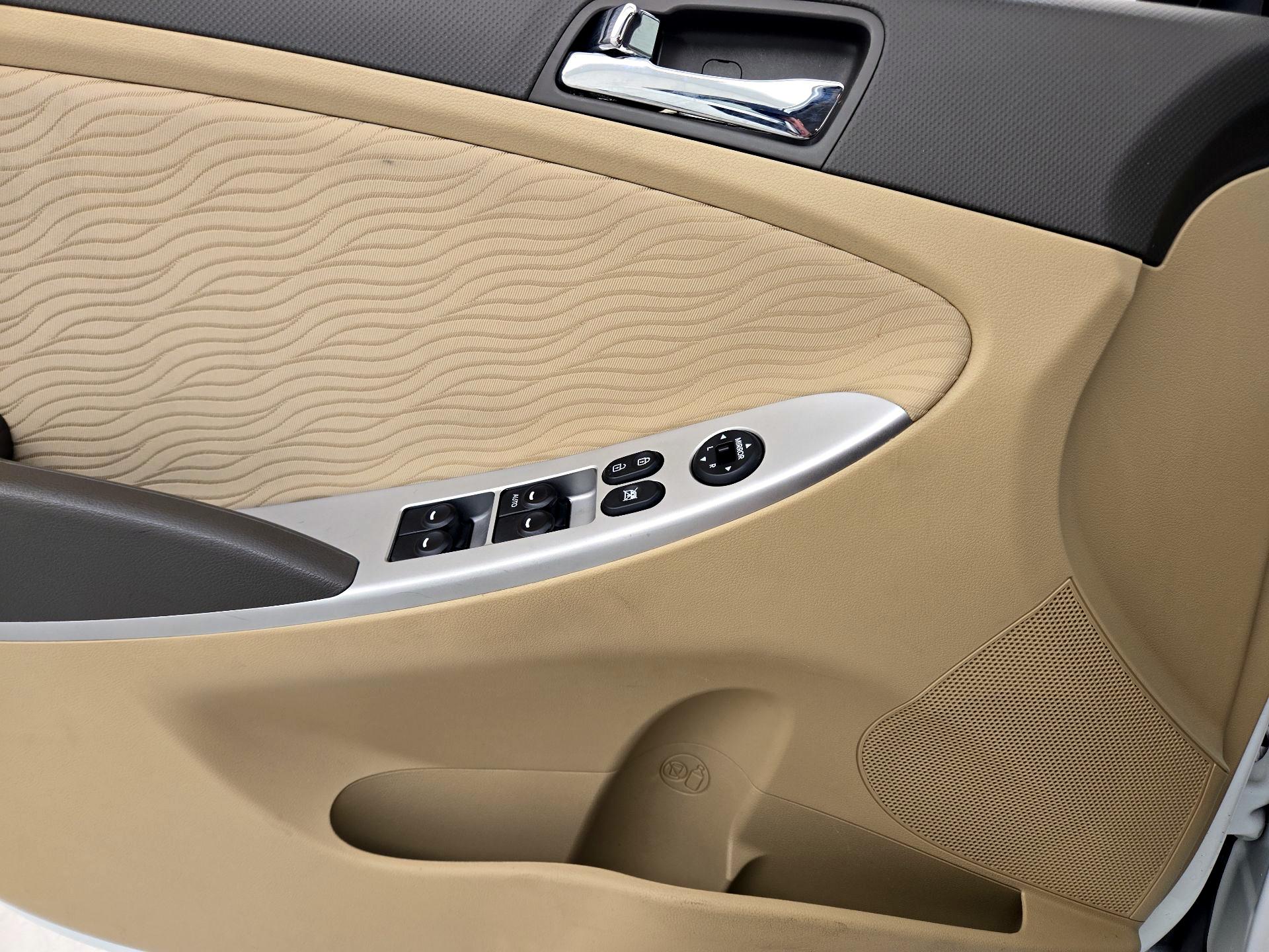 Thumbnail: 2014 Hyundai Accent - 12