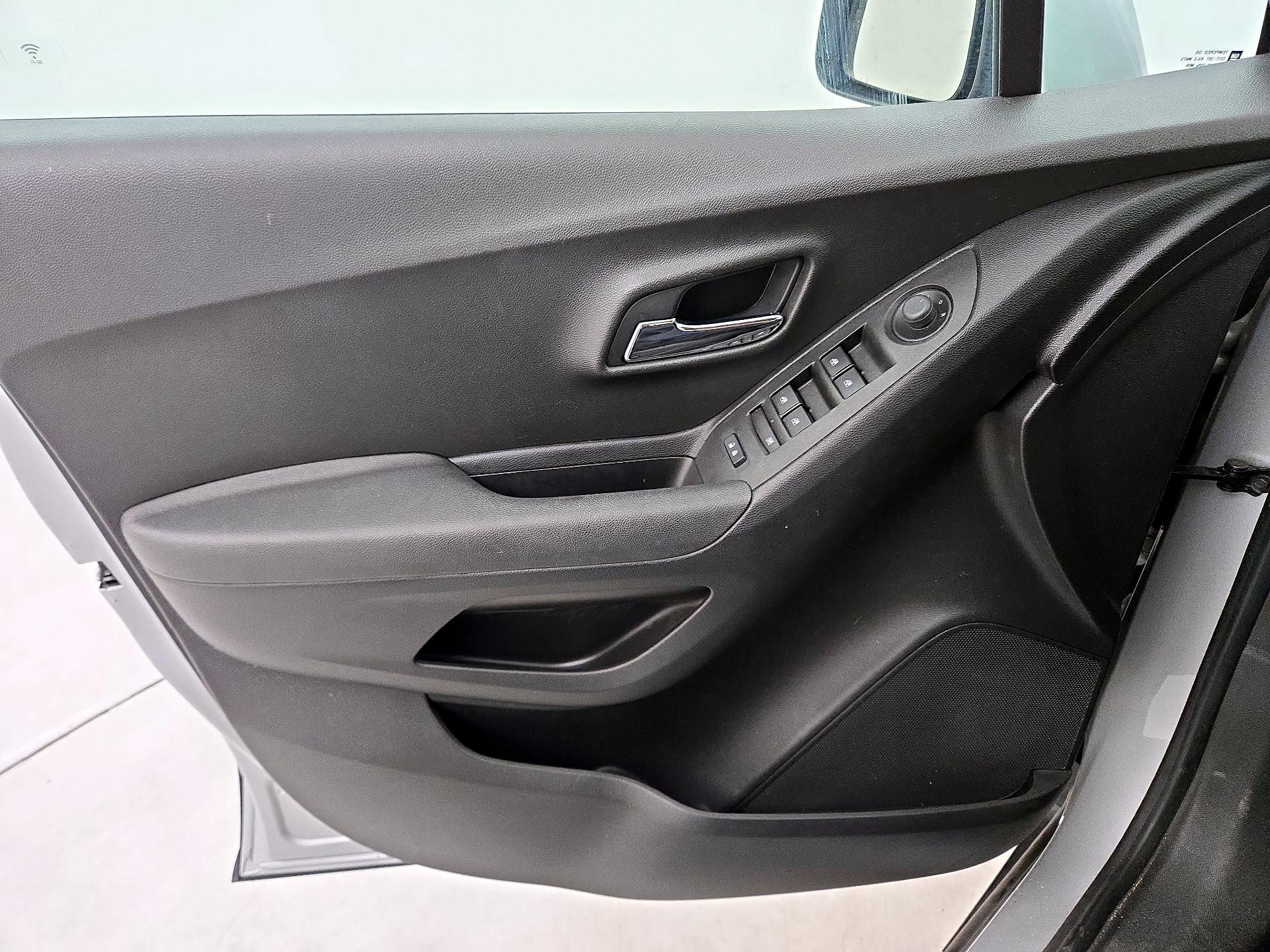 Thumbnail: 2019 Chevrolet Trax - 12