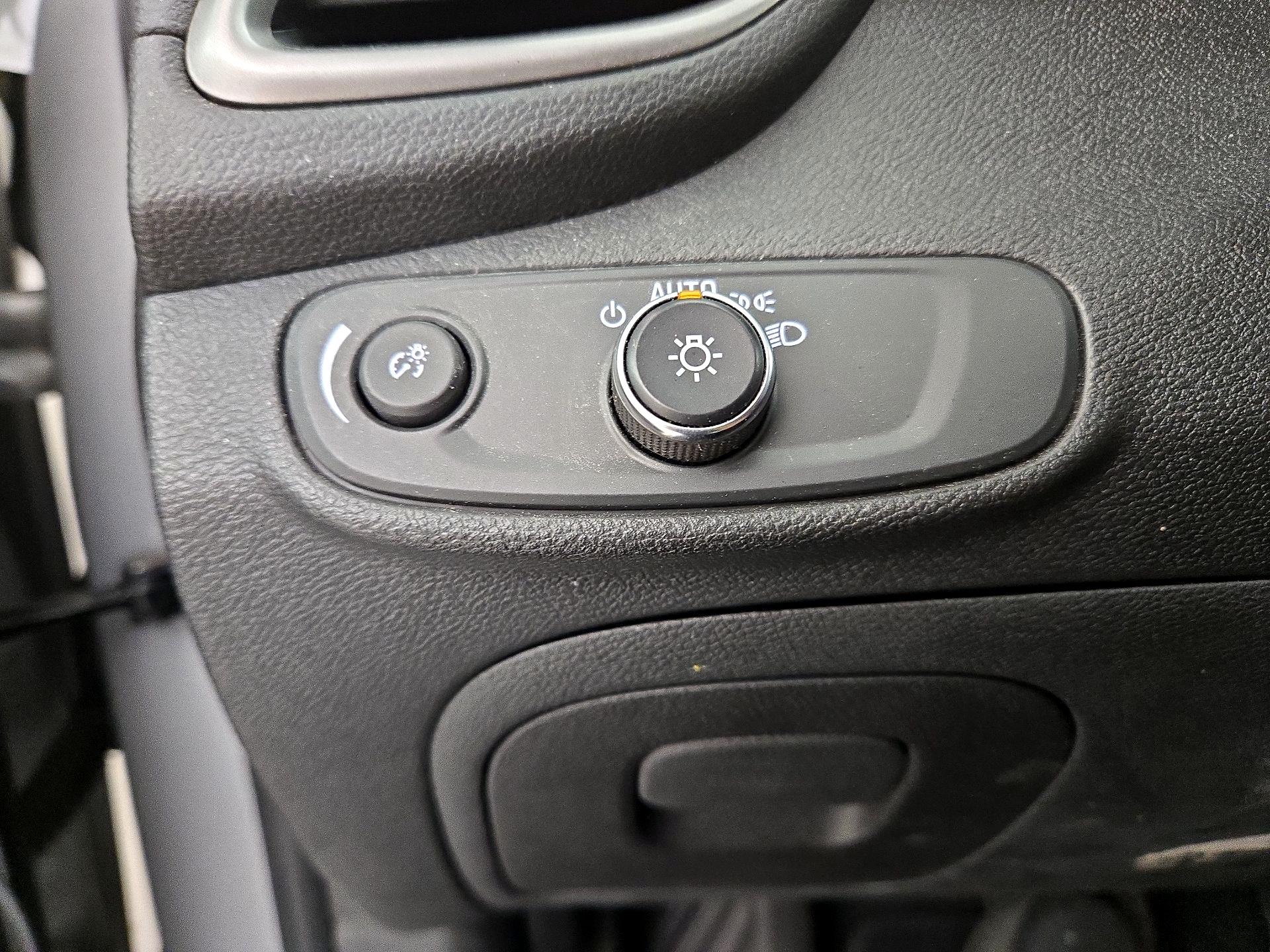 Thumbnail: 2019 Chevrolet Trax - 13