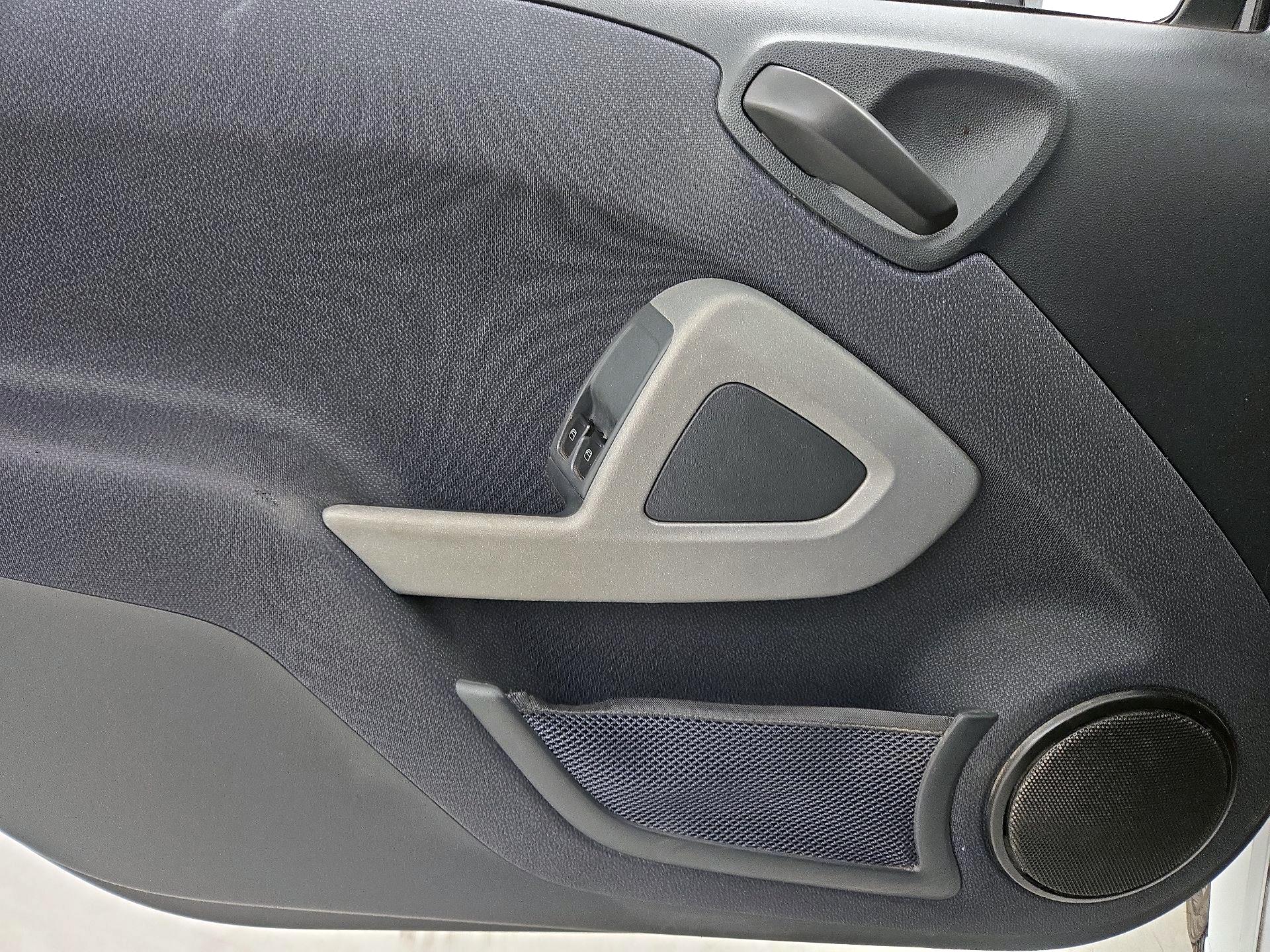 Thumbnail: 2015 smart fortwo - 12