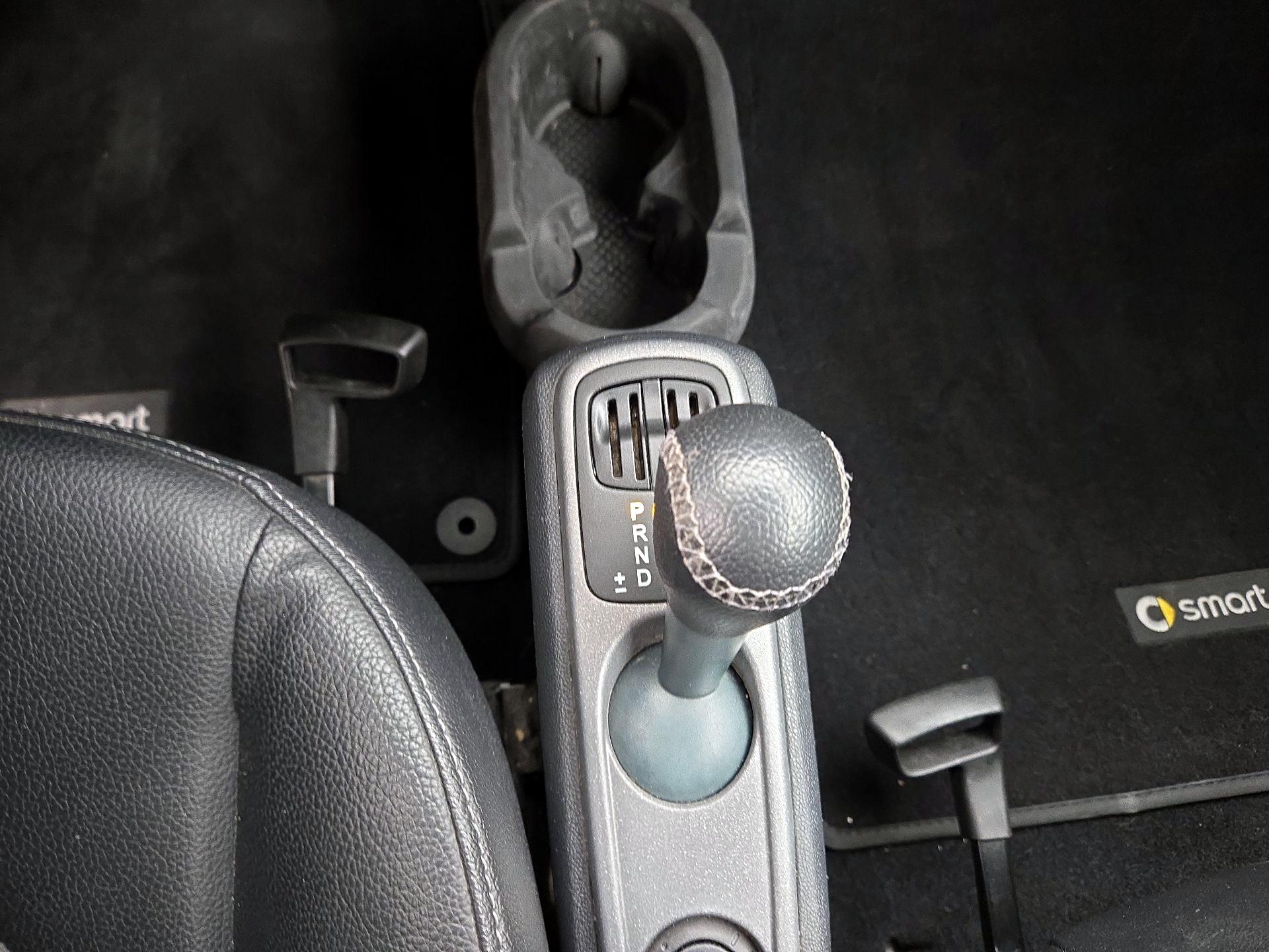 Thumbnail: 2015 smart fortwo - 15