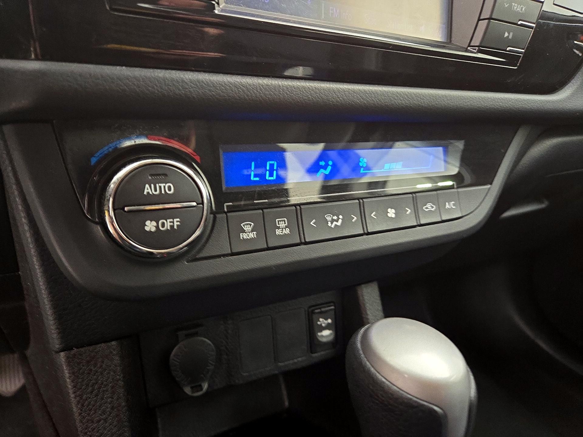 Thumbnail: 2016 Toyota Corolla - 16