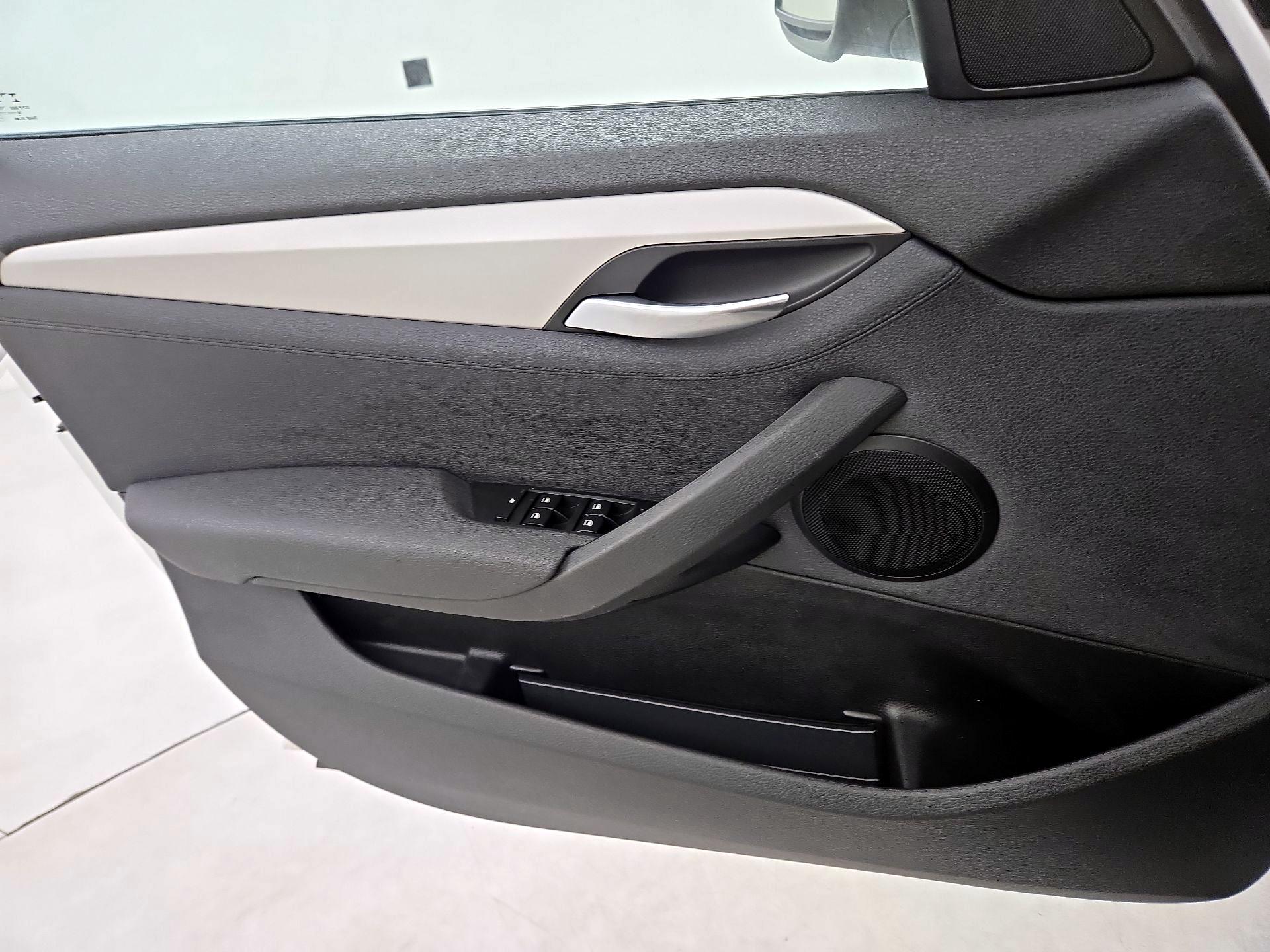 Thumbnail: 2015 BMW X1 - 12