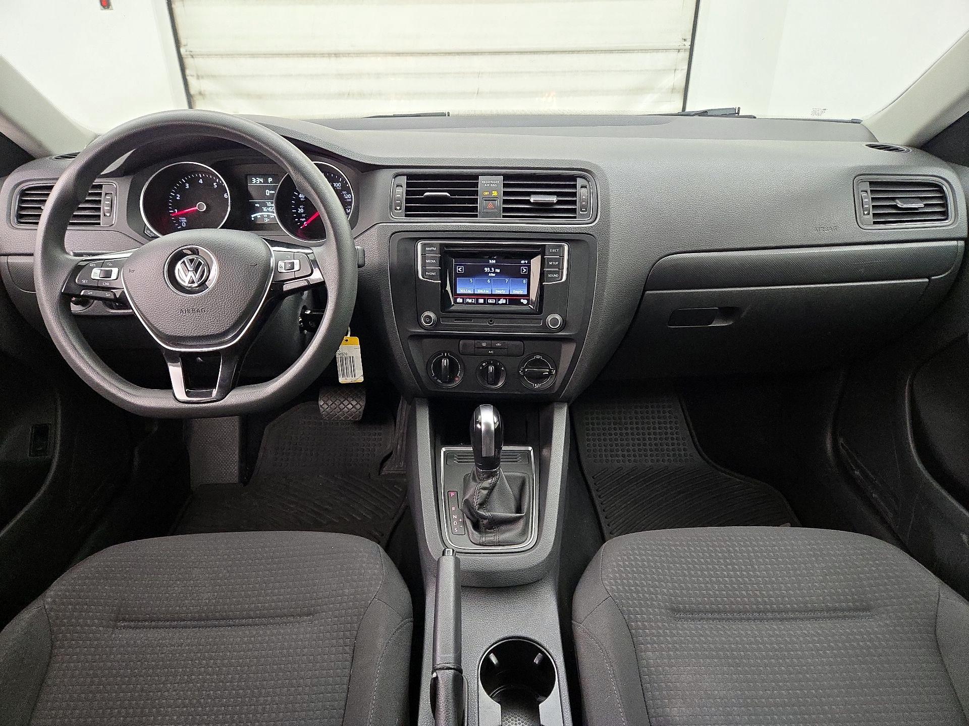 Thumbnail: 2016 Volkswagen Jetta - 9