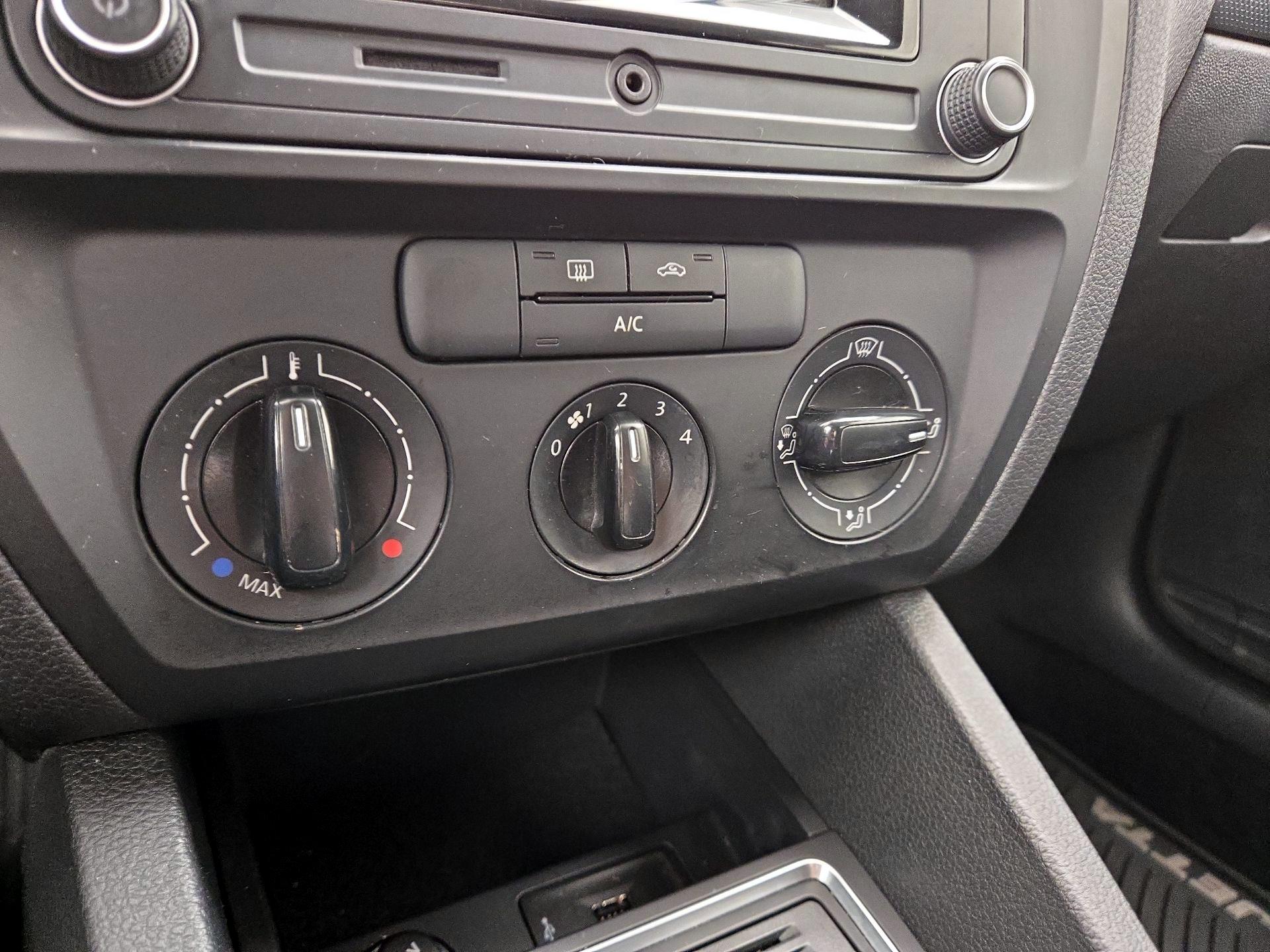 Thumbnail: 2016 Volkswagen Jetta - 15