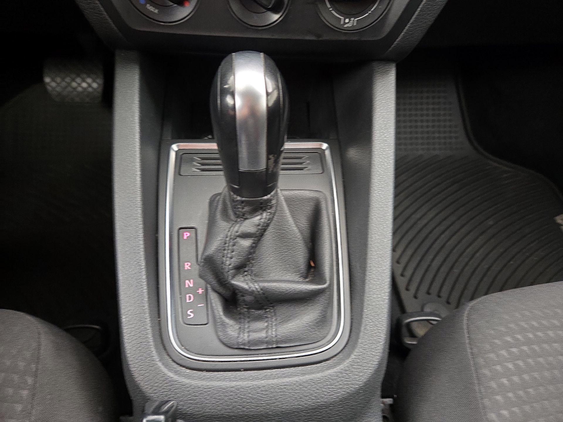 Thumbnail: 2016 Volkswagen Jetta - 16