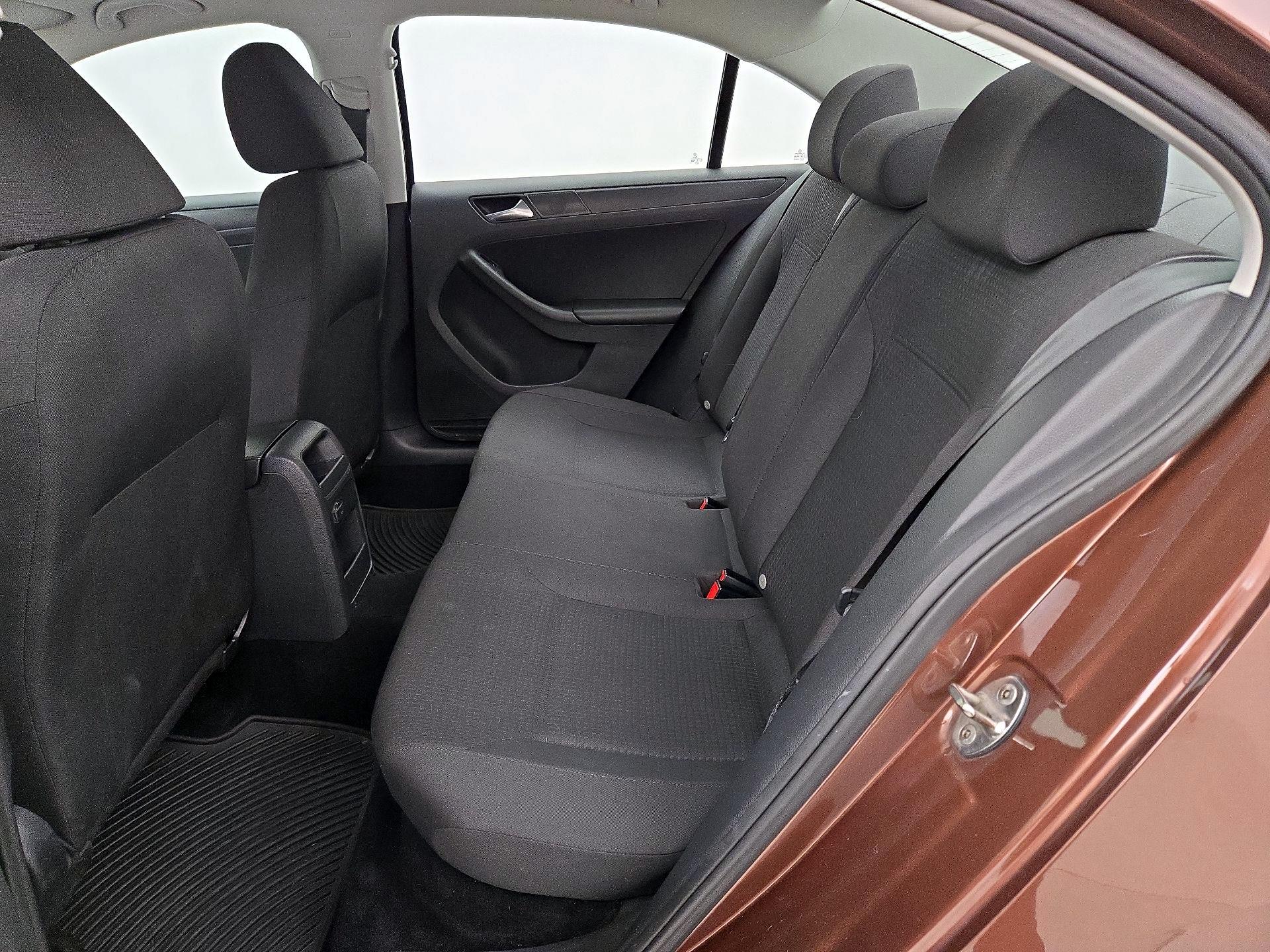 Thumbnail: 2016 Volkswagen Jetta - 18